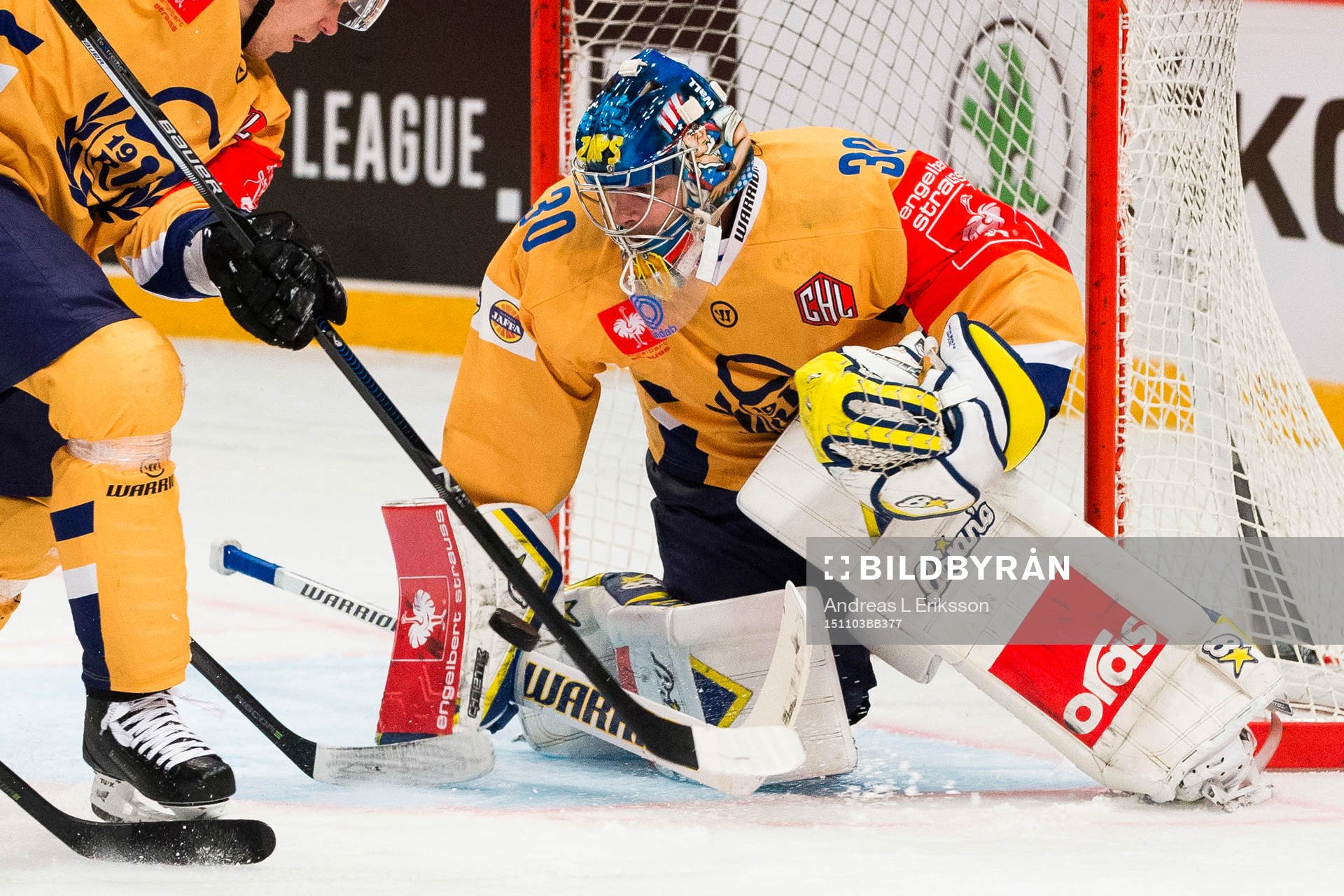 Lukko Raumas målvakt Ryan Zapolski med en räddning