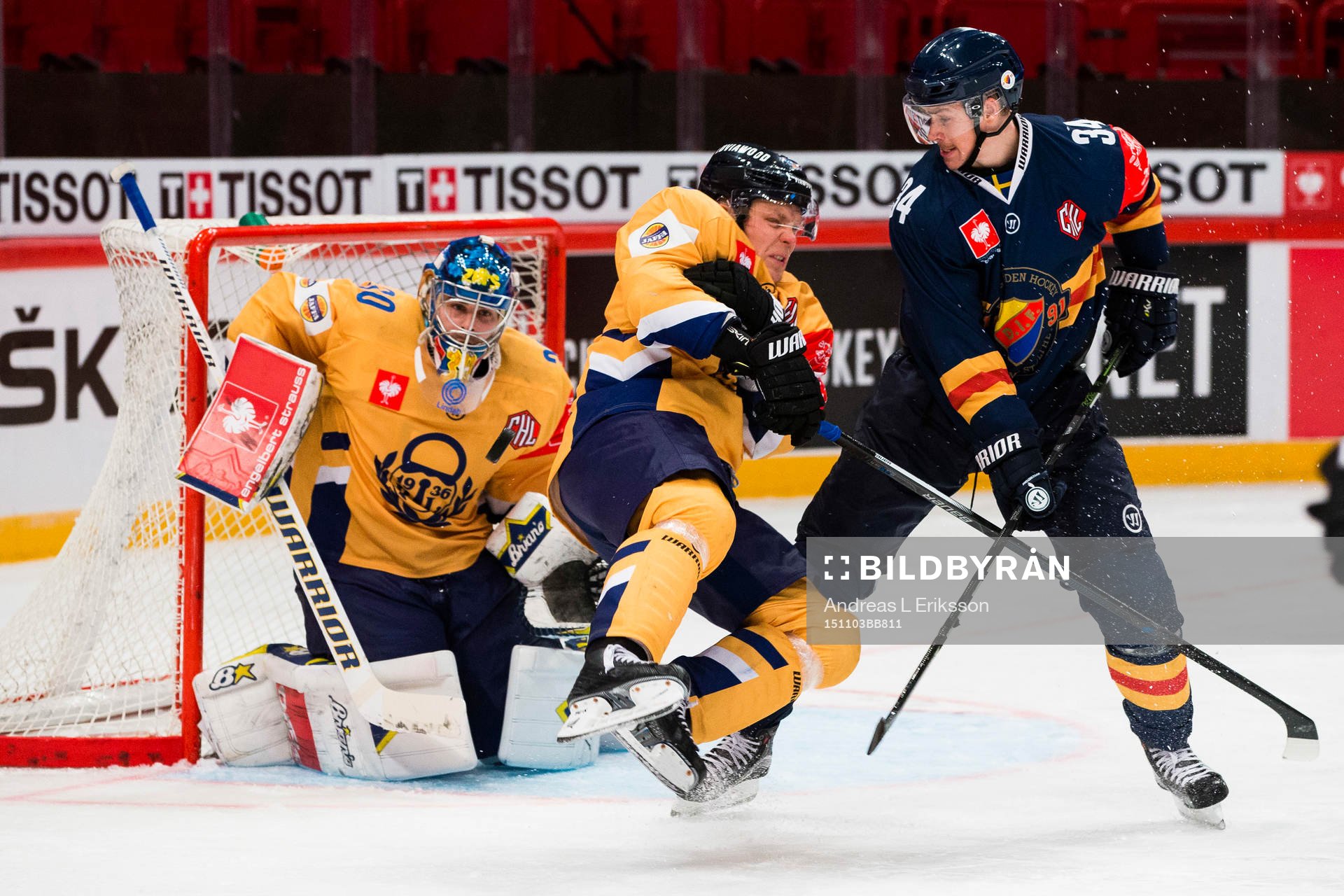 Lukko Raumas Janne Niskala går omkull mellan Lukko Raumas