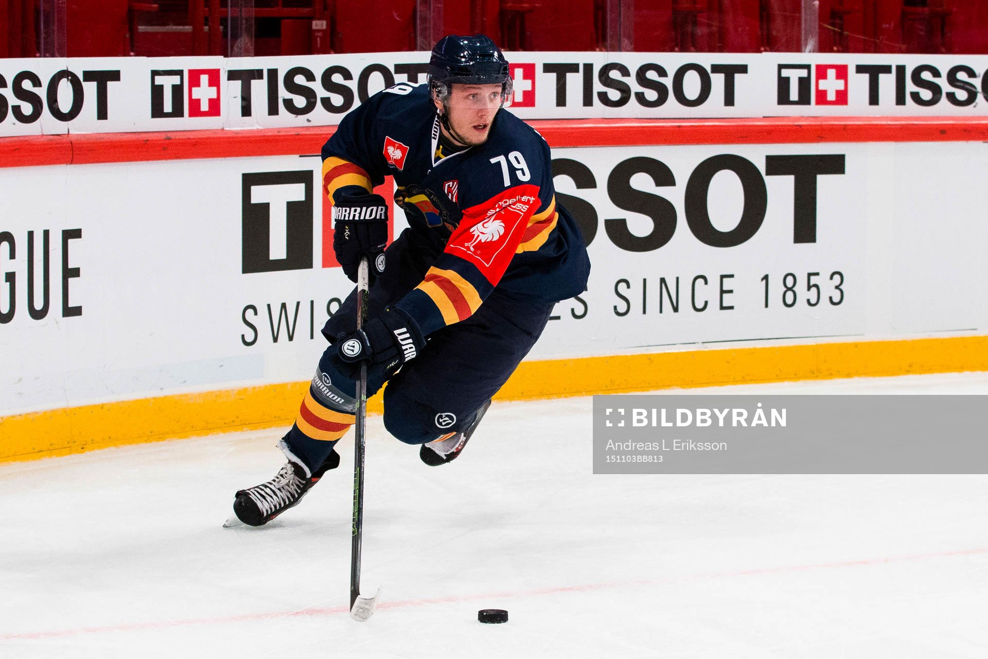 Djurgårdens Emil Lundberg med pucken