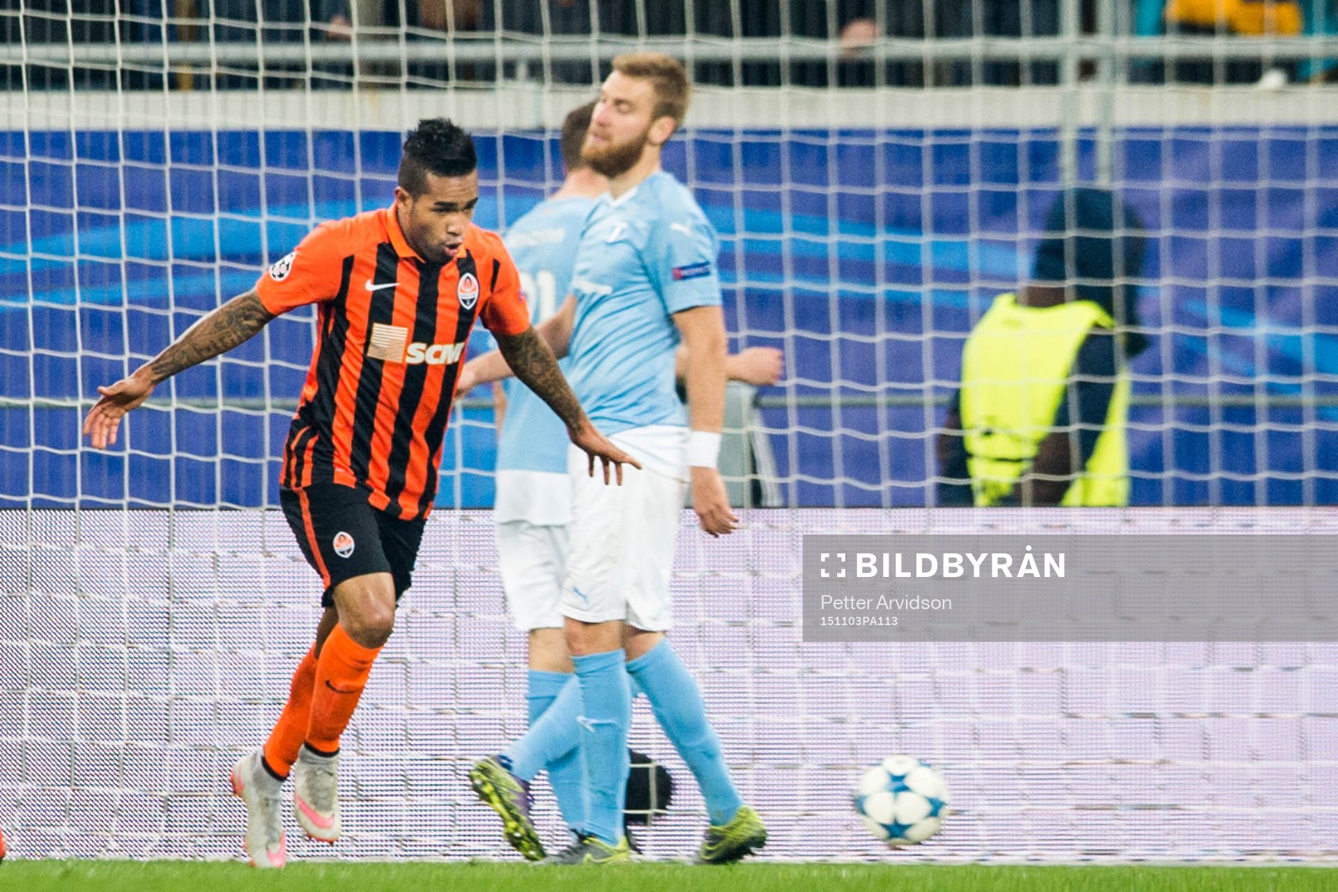 Shakhtar Donetsks Alex Teixeira jublar