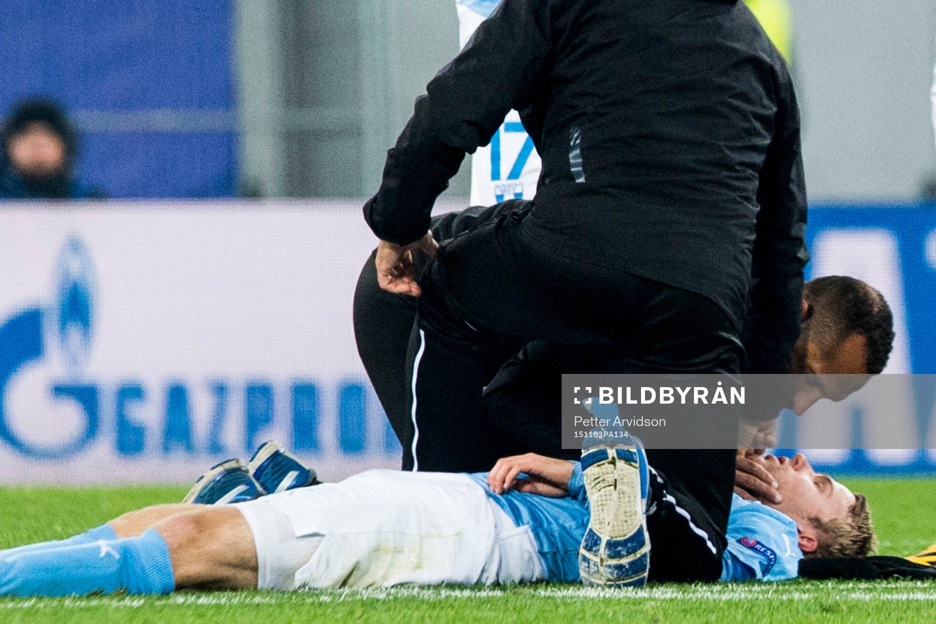 Malmö FFs Oscar Lewicki ligger skadad