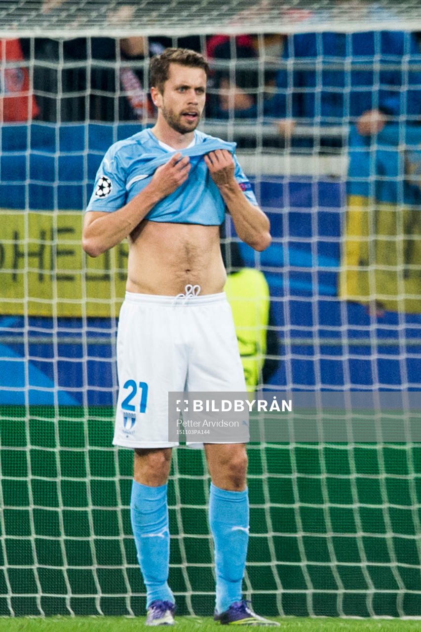 Malmö FFs Kari Arnason deppar