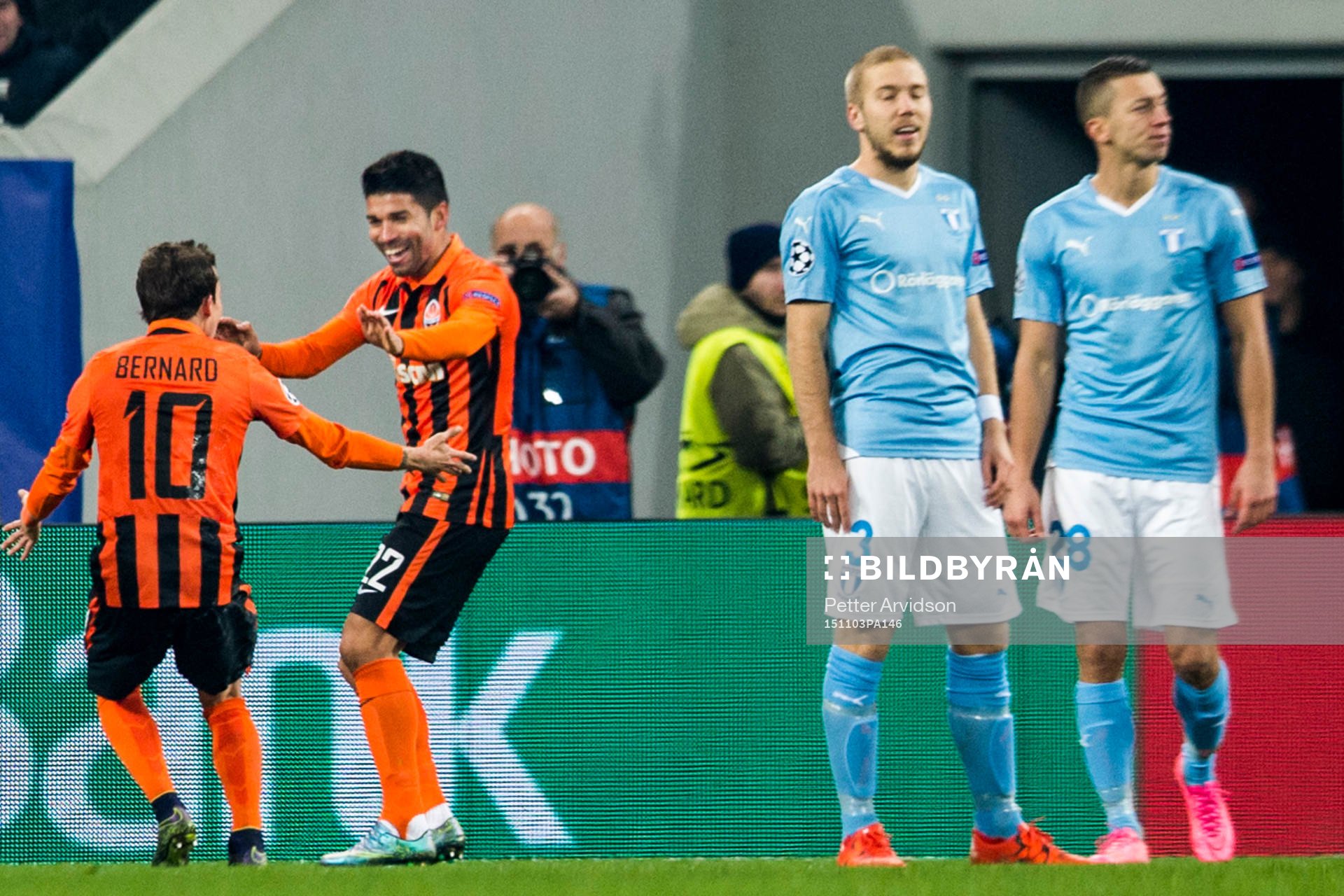 Shakhtar Donetsks Bernard och Eduardo jublar