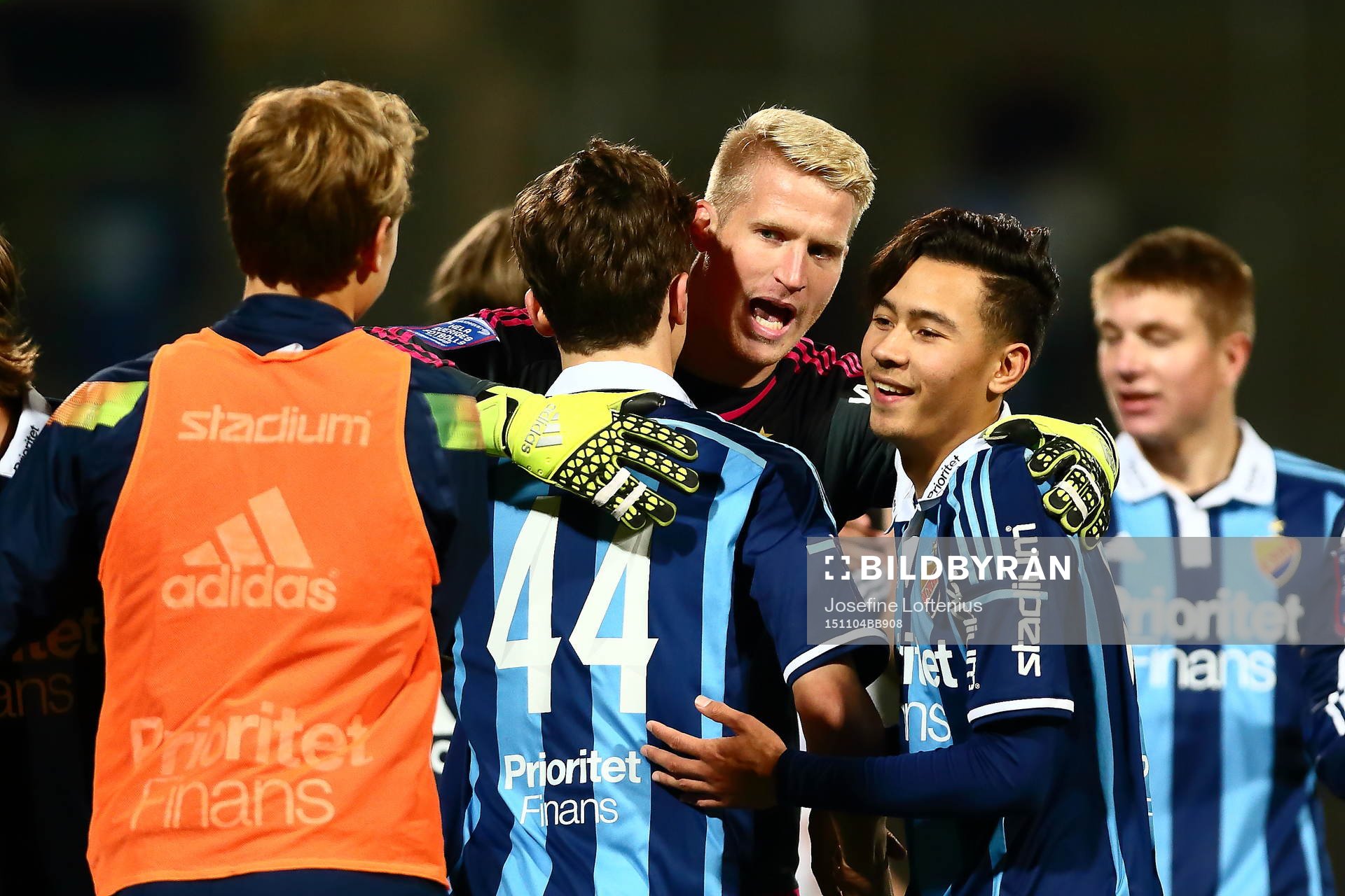 Djurgårdens målvakt Hampus Nilsson jublar med sitt lag