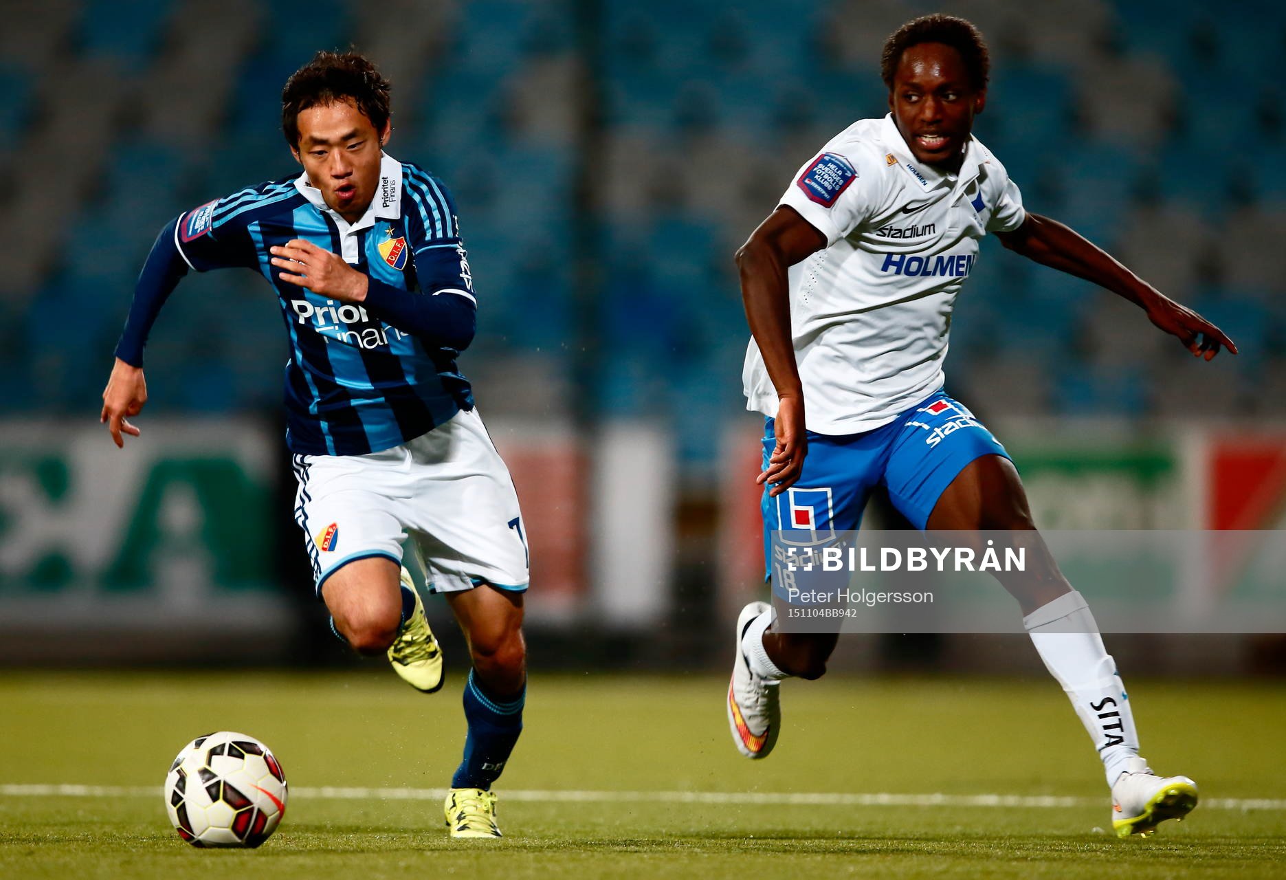 Djurgårdens Seon Yong-Yoon och Norrköpings Tidjani Diawara