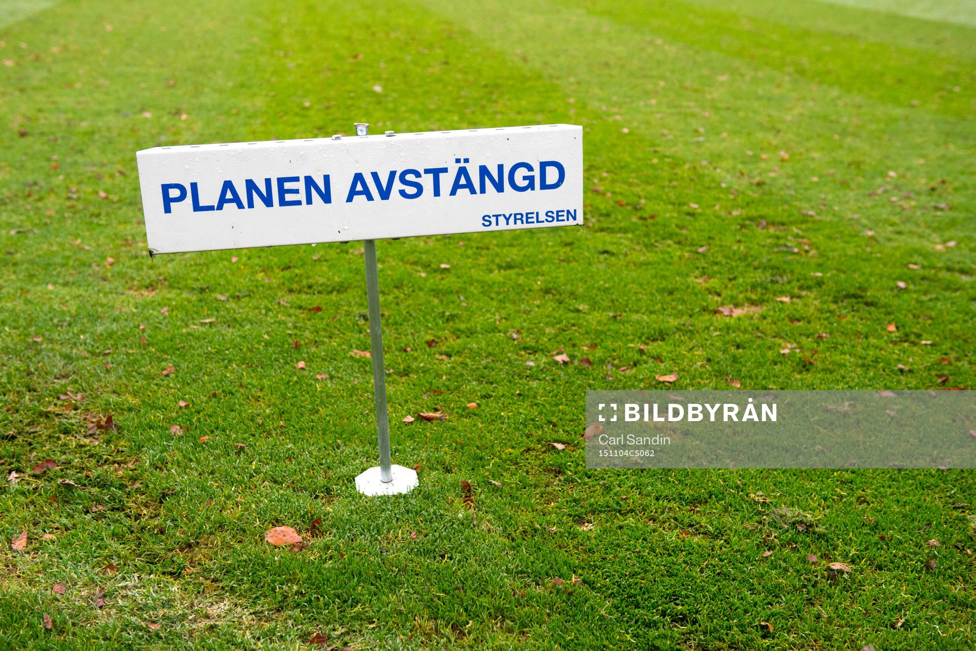 En skylt med texten Planen avstängd