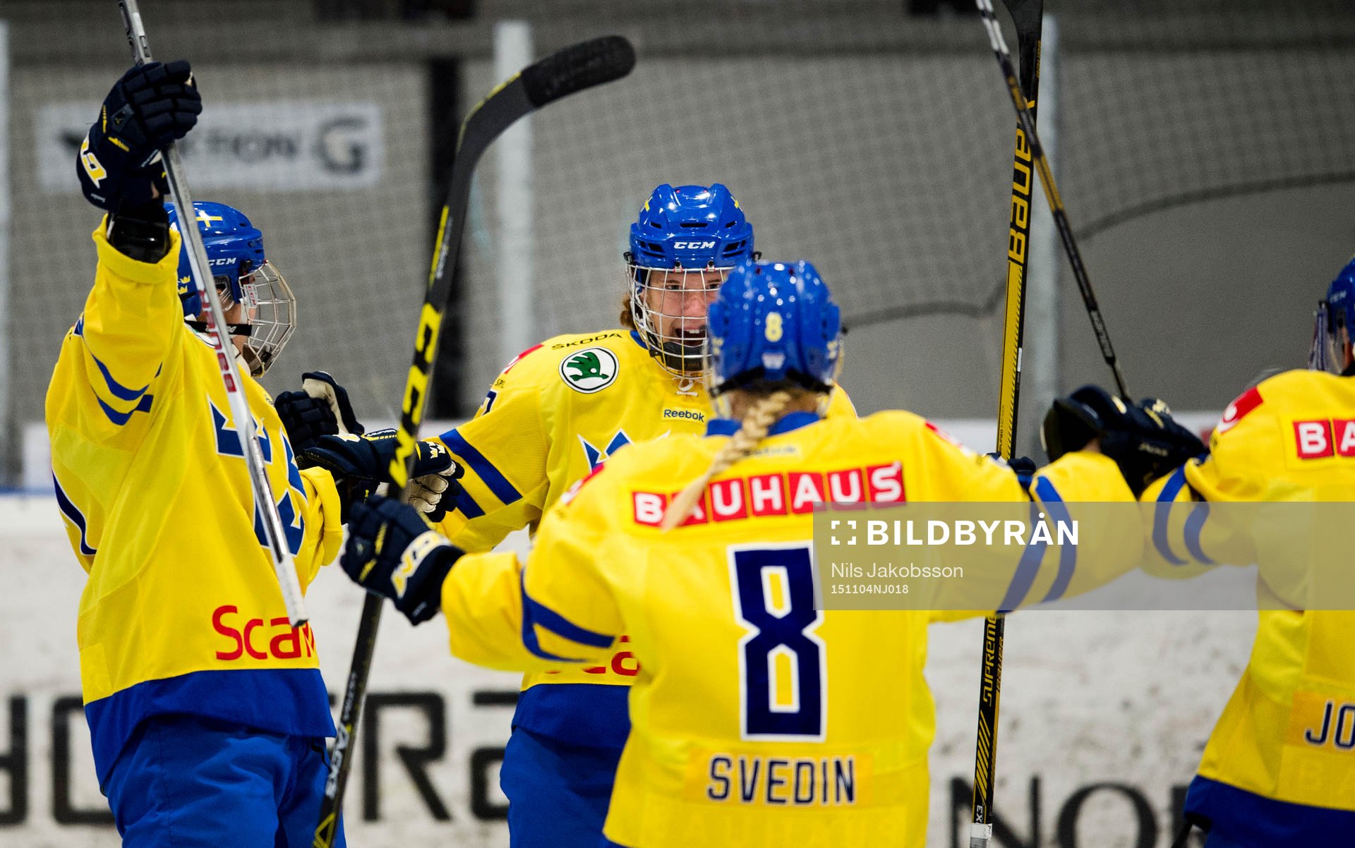 Sveriges Lisa Hedengren och Annie Svedin jublar