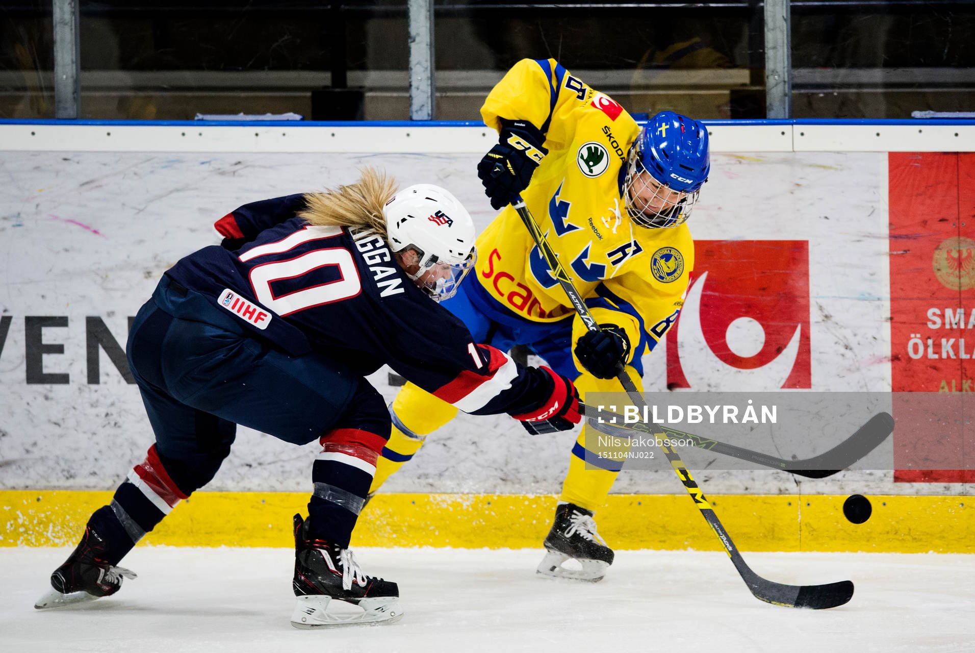 USAs Meghan Duggan och Sveriges Annie Svedin