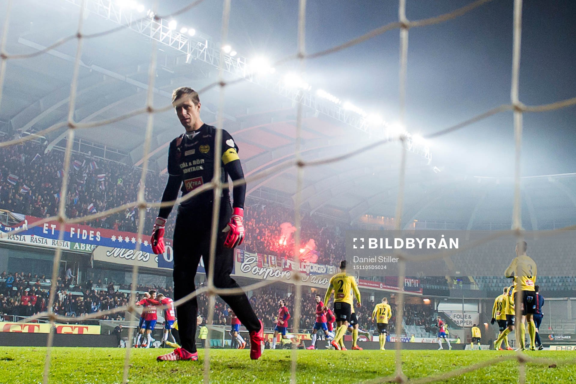 Mjällbys målvakt Mattias Asper deppar