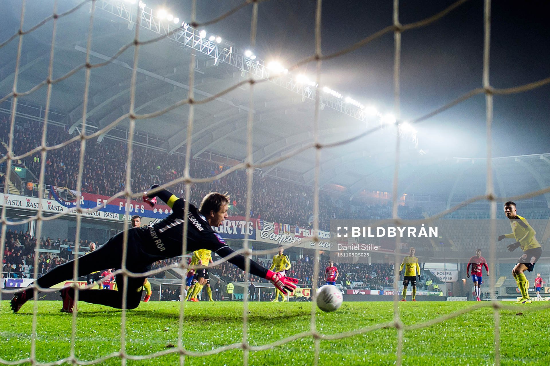 Mjällbys målvakt Mattias Asper släpper in 1-0