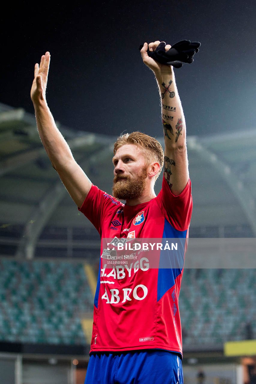 Örgrytes Fredrik Björk tackar publiken