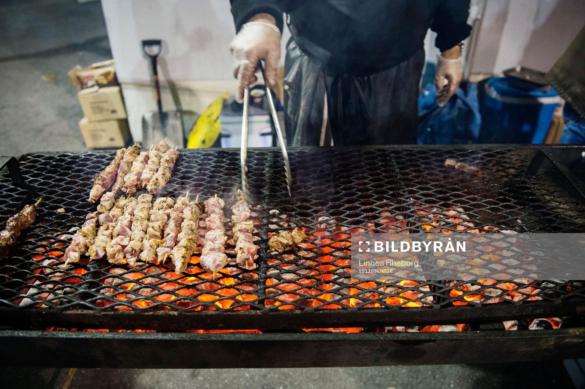 Det serveras souvlaki