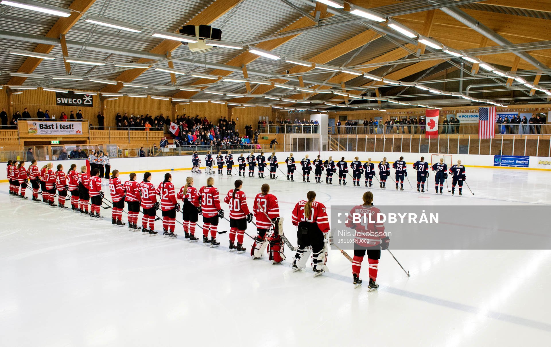 USA och Kanada står uppställda