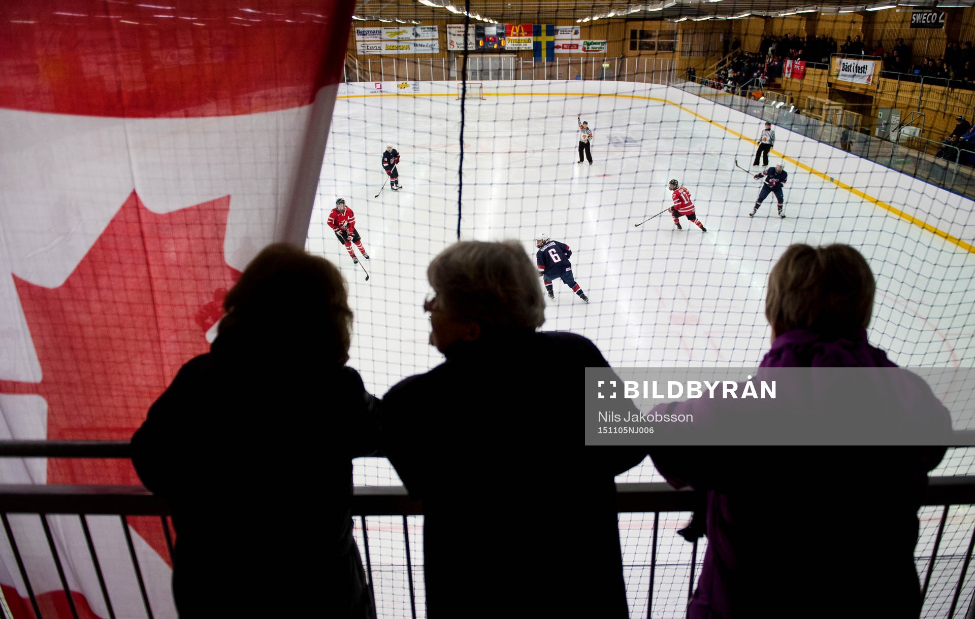 under ishockeymatchen mellan Kanada och USA