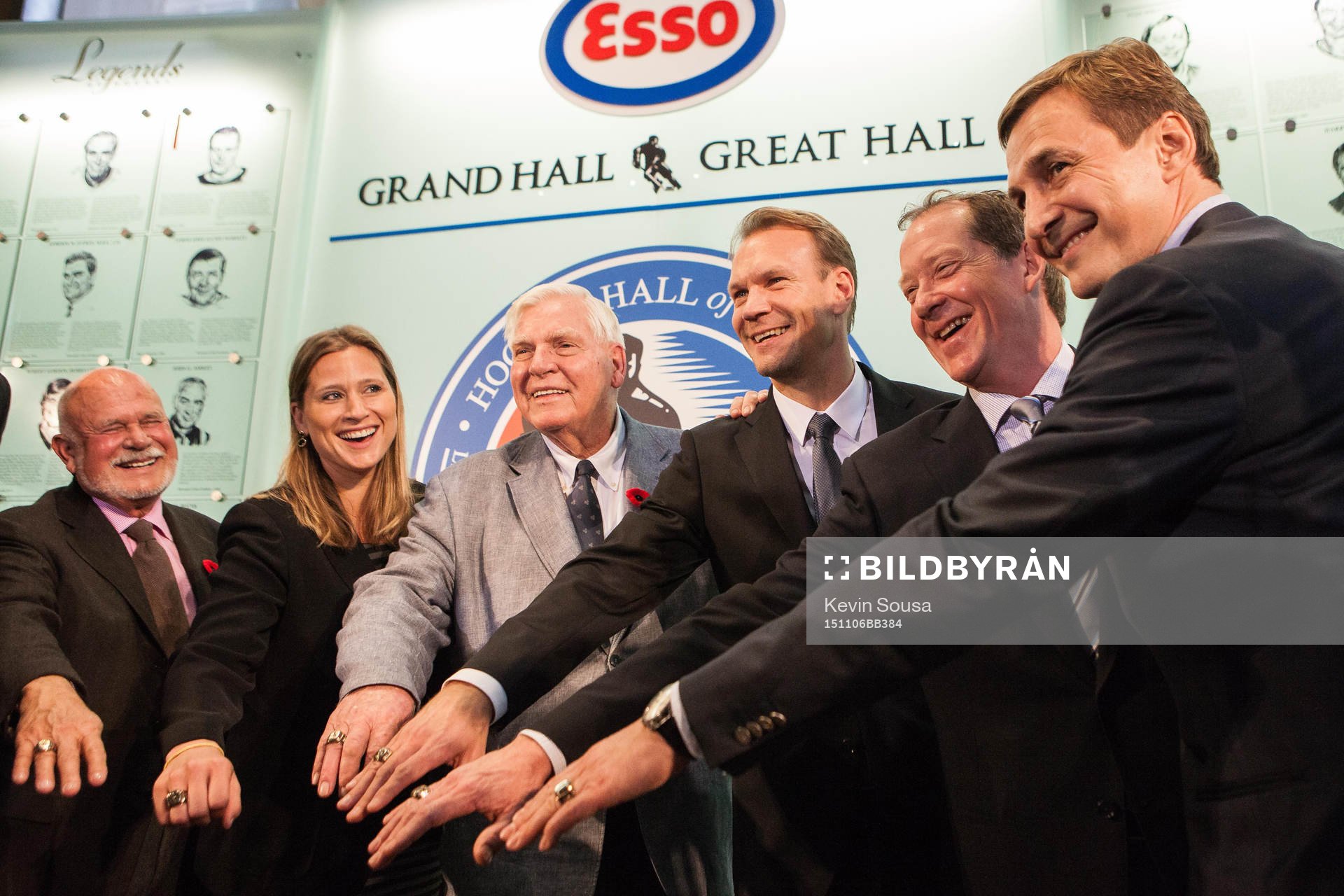 Nicklas Lidstrom and his fellow inductees show off their