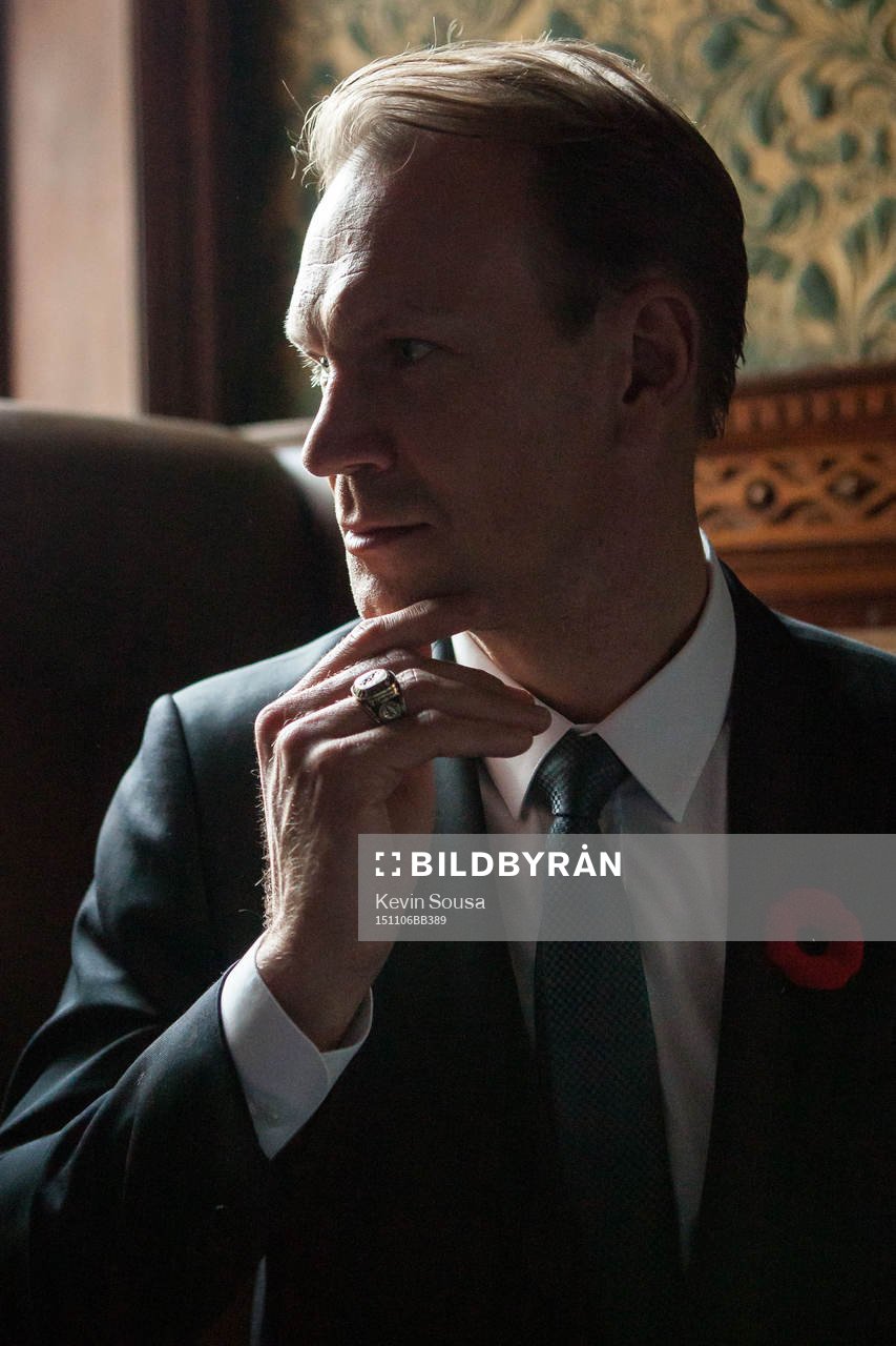 Nicklas Lidstrom shows off his ring