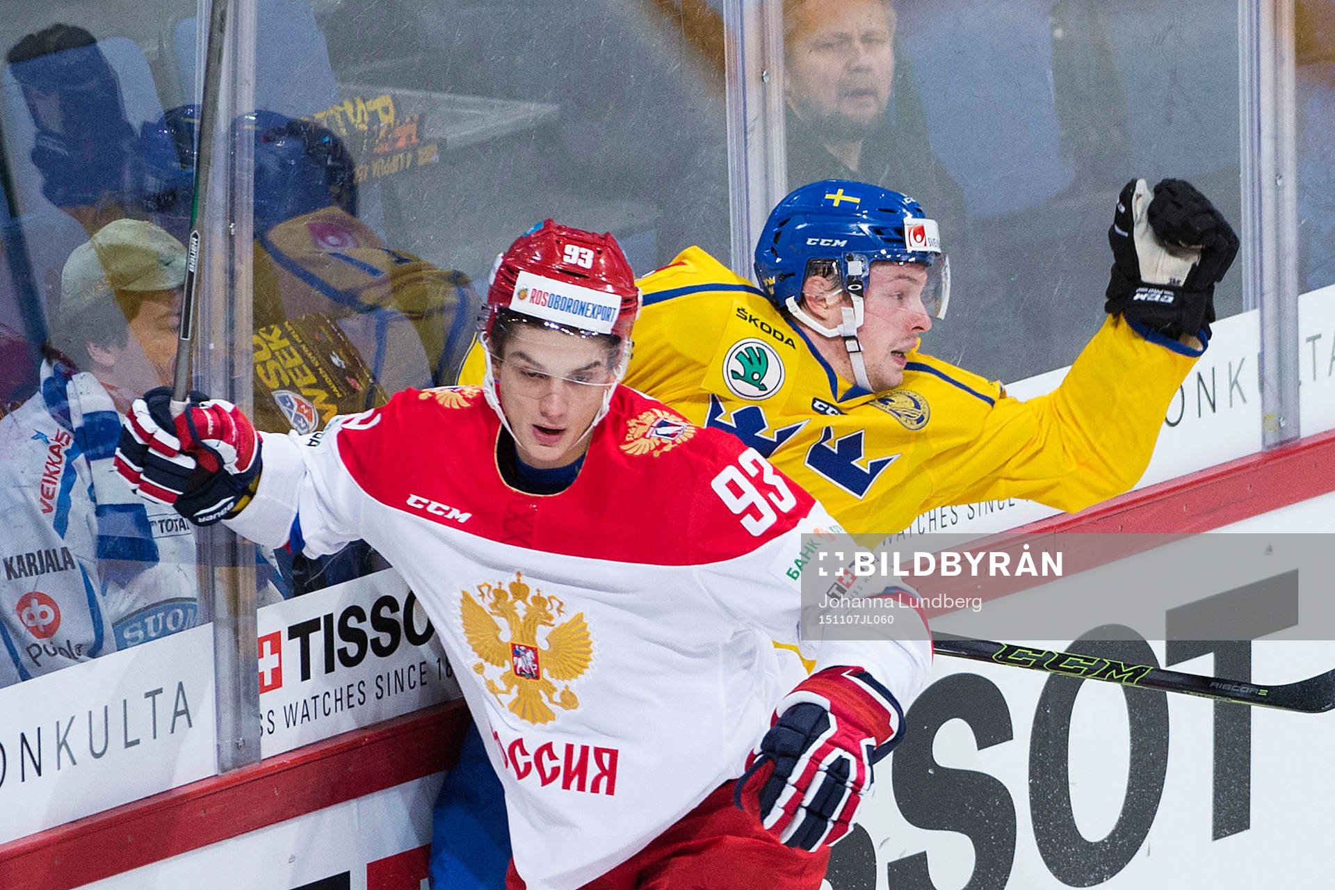 Rysslands Nikolai Propkhorkin tacklar Sveriges Martin