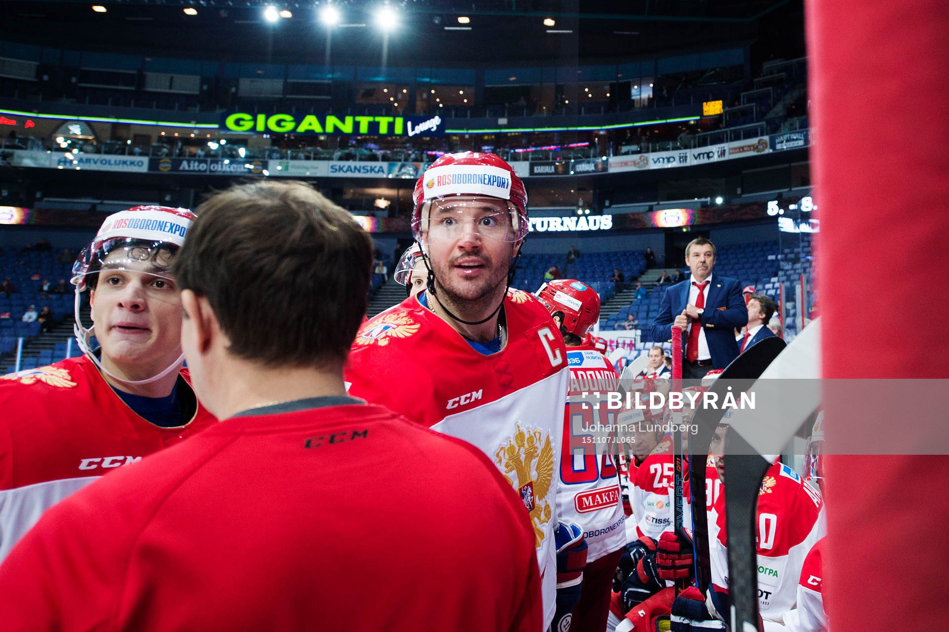 Rysslands Ilya Kovalchuk (th) är irriterad på