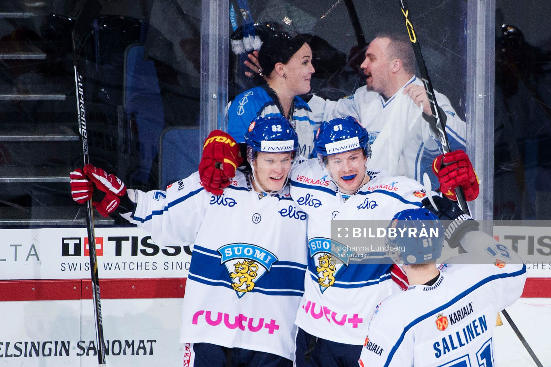 Finlands Tommi Huhtala (m) jublar med Harri Pesonen (tv)