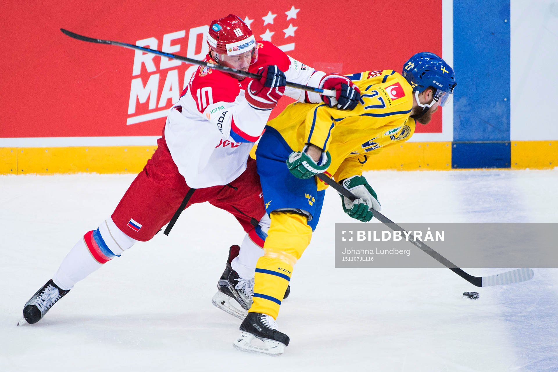 Rysslands Sergei Mozyakin trycker till Sveriges Linus Omark