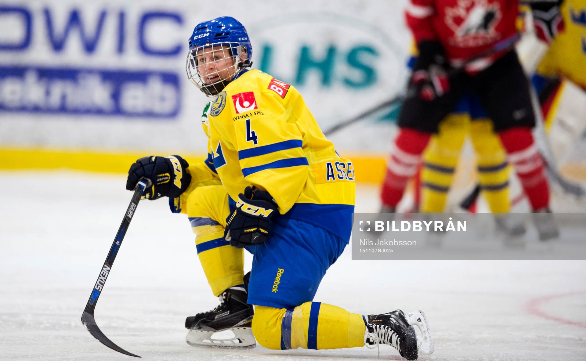 Sveriges Jenni Asserholt täcker skott
