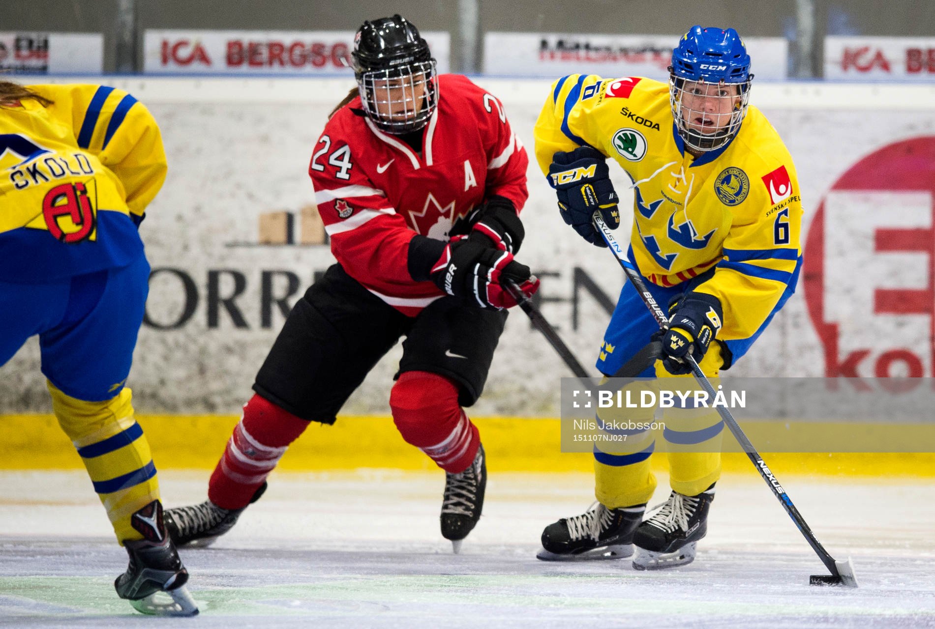 Kanadas Natalie Spooner och Sveriges Lina Bäcklin