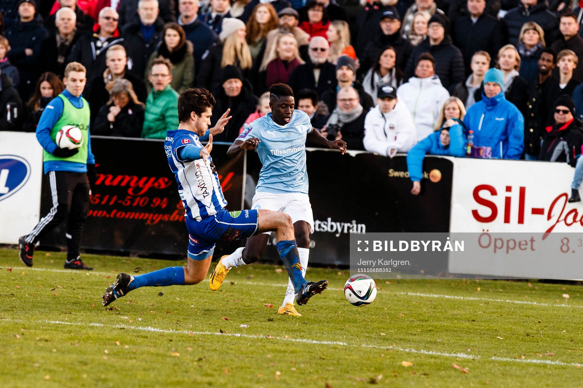 Malmö FFs Pa Konate och Götene IFs Alexander Andersson i