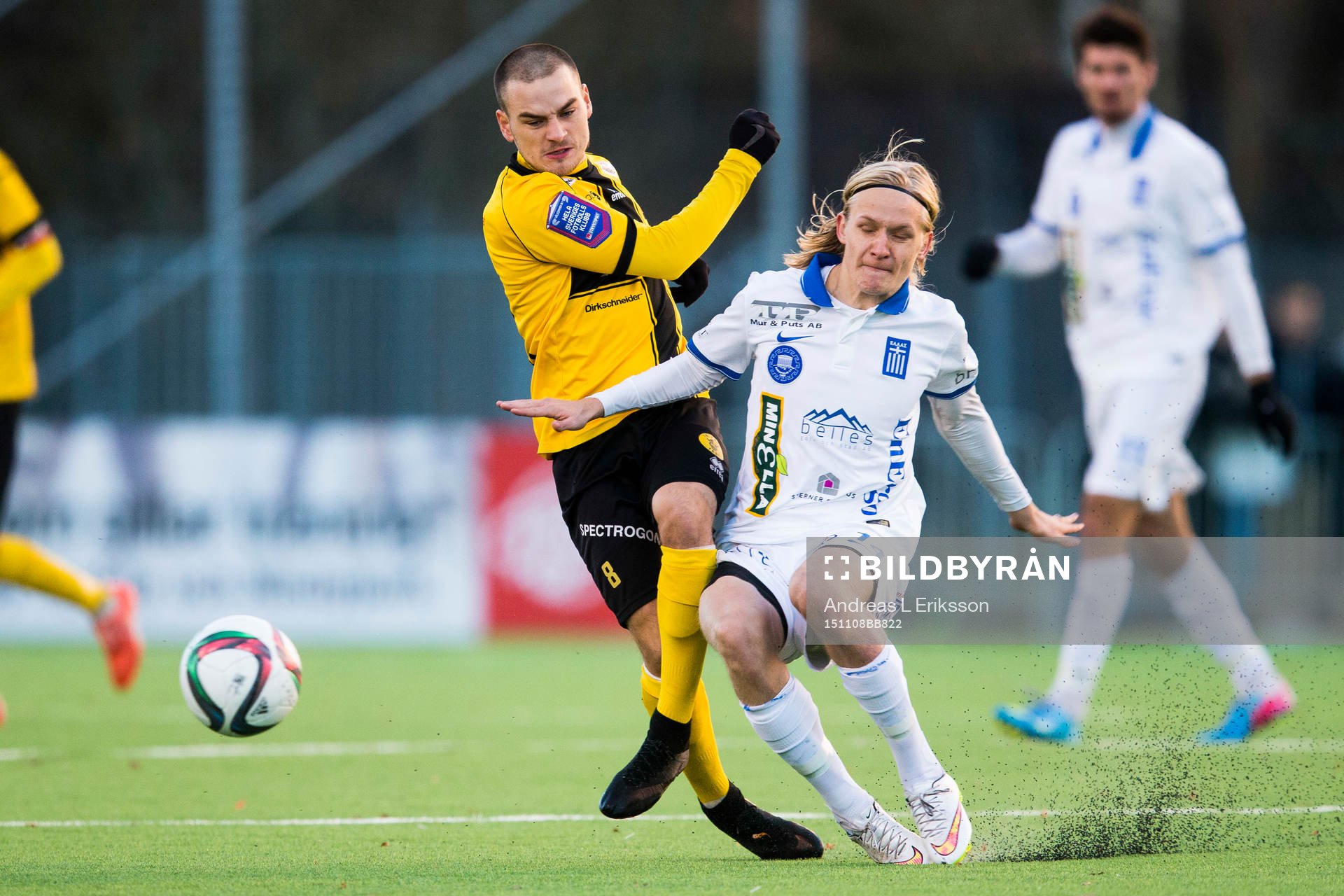 Frejs Pontus Silfwer i kamp om bollen med Akropolis Henrik