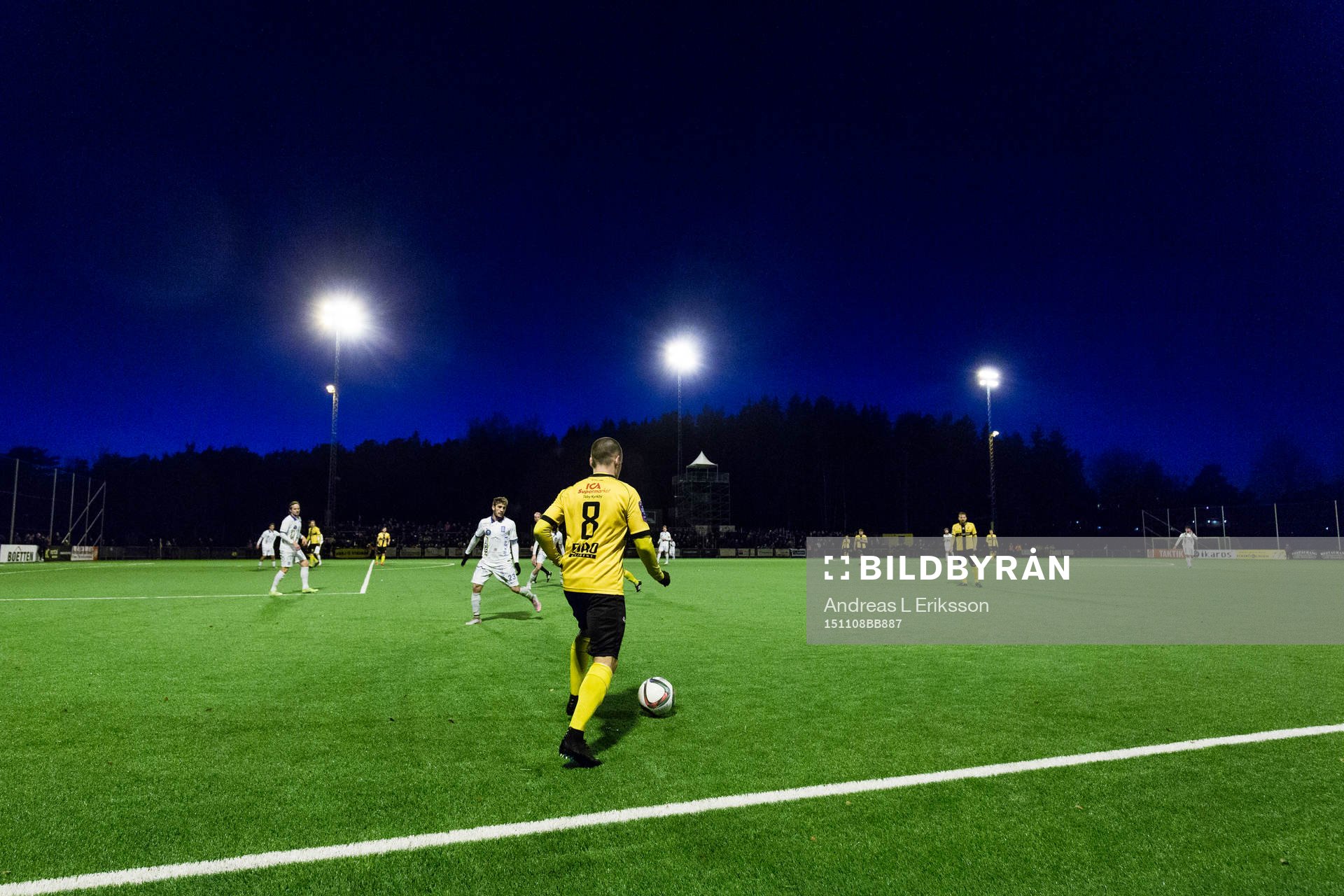 Frejs Pontus Silfwer med bollen