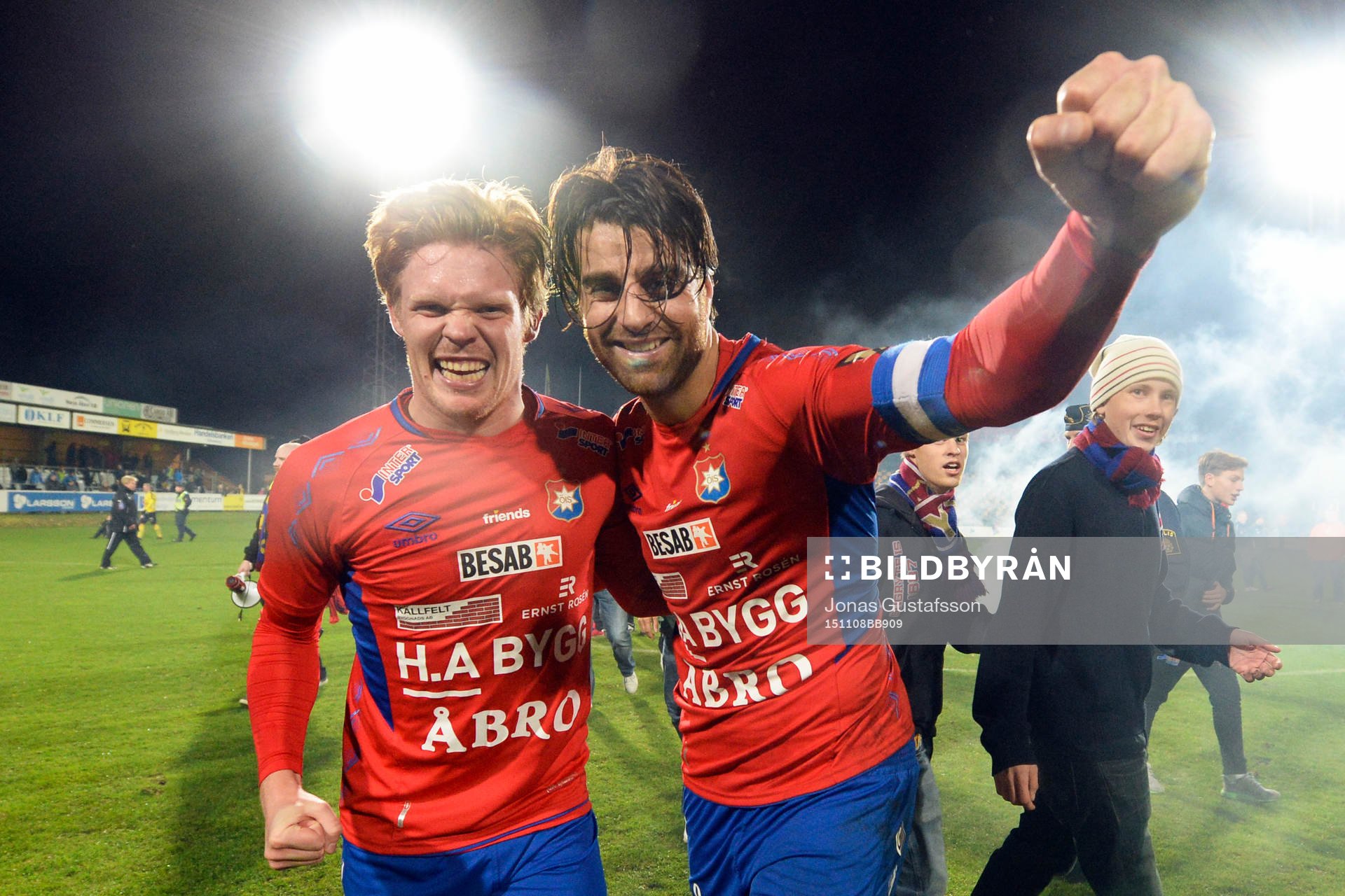 Örgrytes Anton Sandberg Magnusson och George Mourad jublar