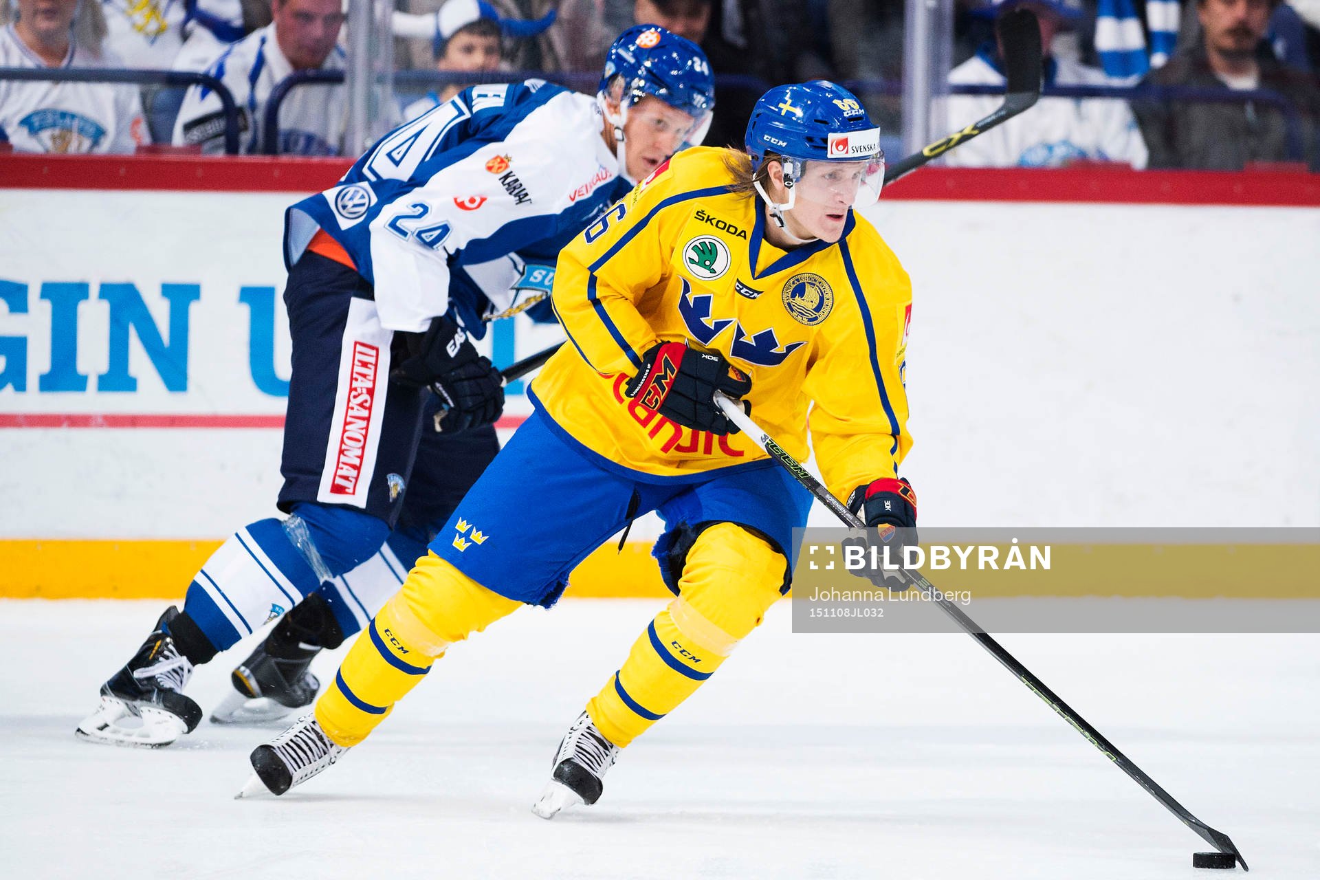 Sveriges Marcus Sörensen jagas av Finlands Jani Lajunen