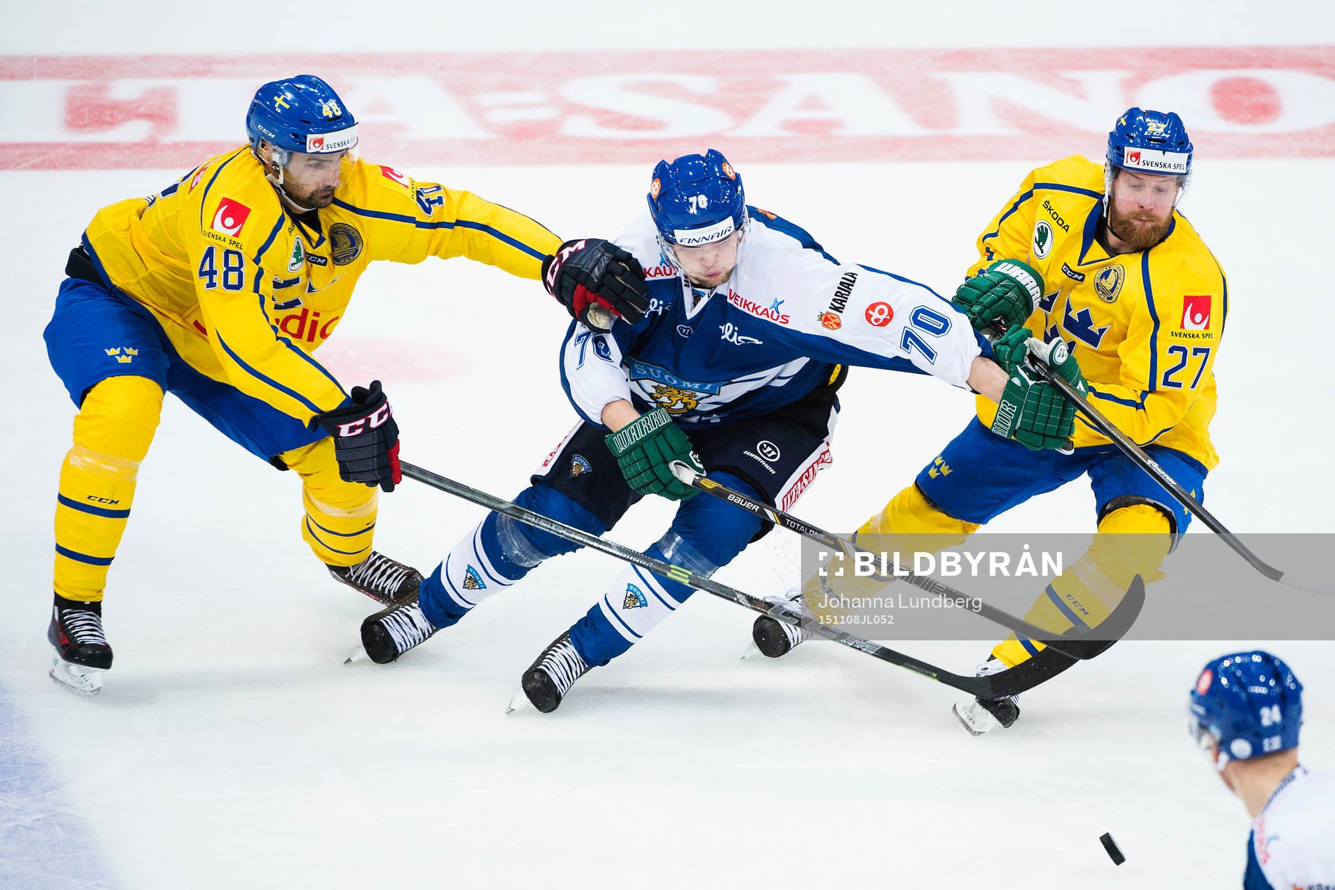 Sveriges Daniel Rahimi (tv) och Linus Omark (th)