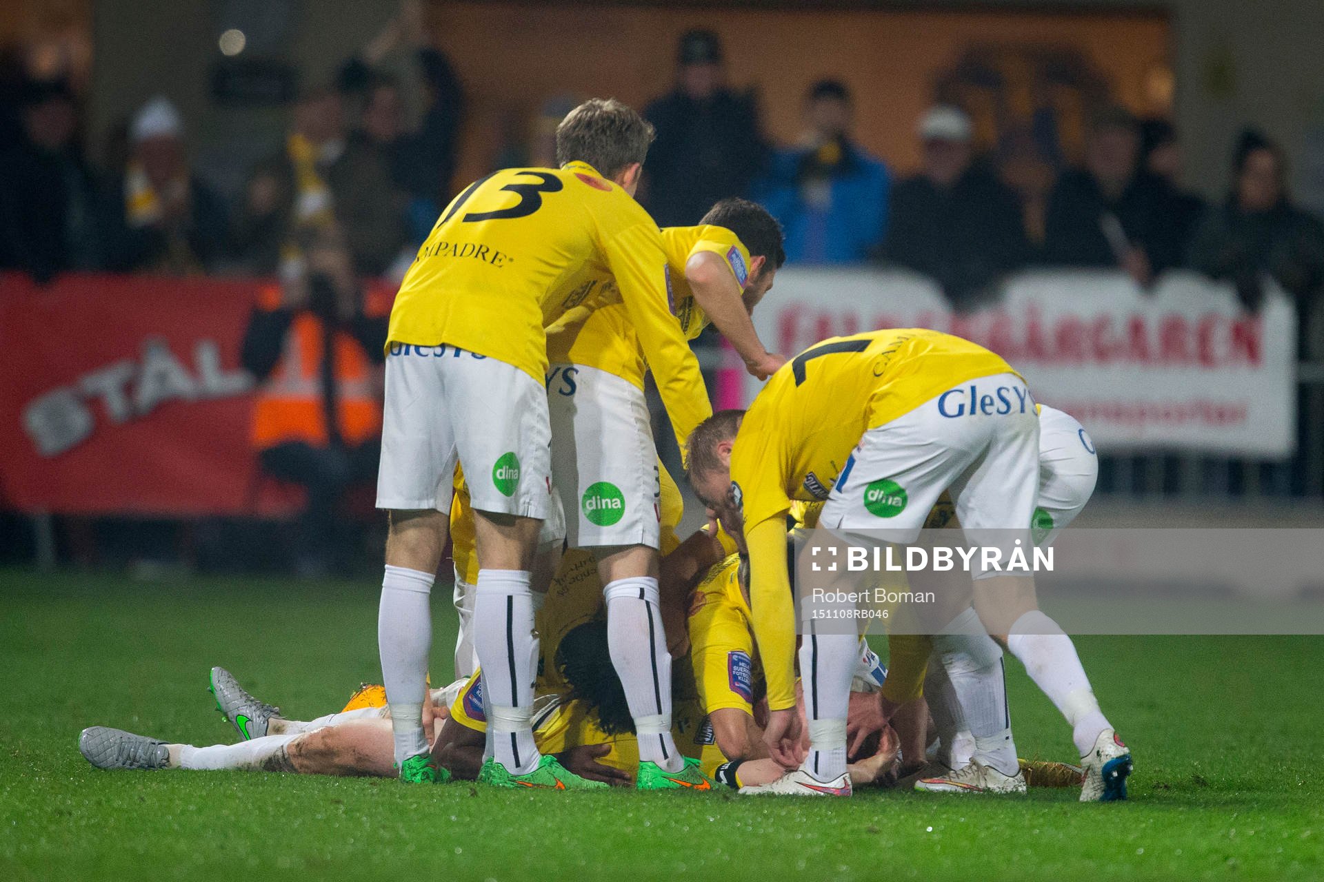 Falkenbergs spelare jublar