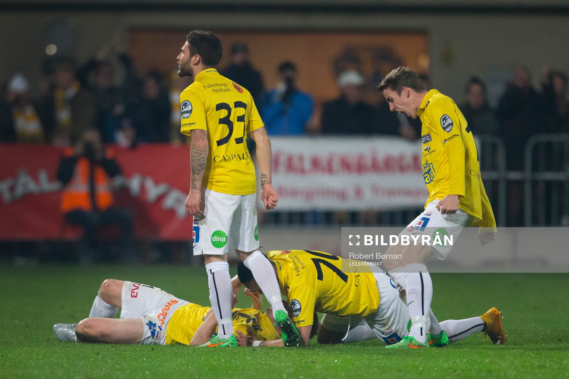 Falkenbergs spelare jublar