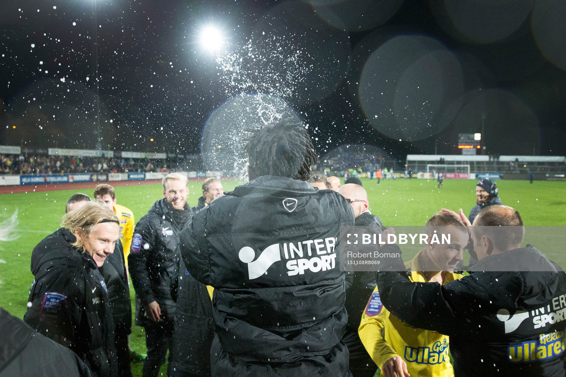 Falkenbergs spelare jublar