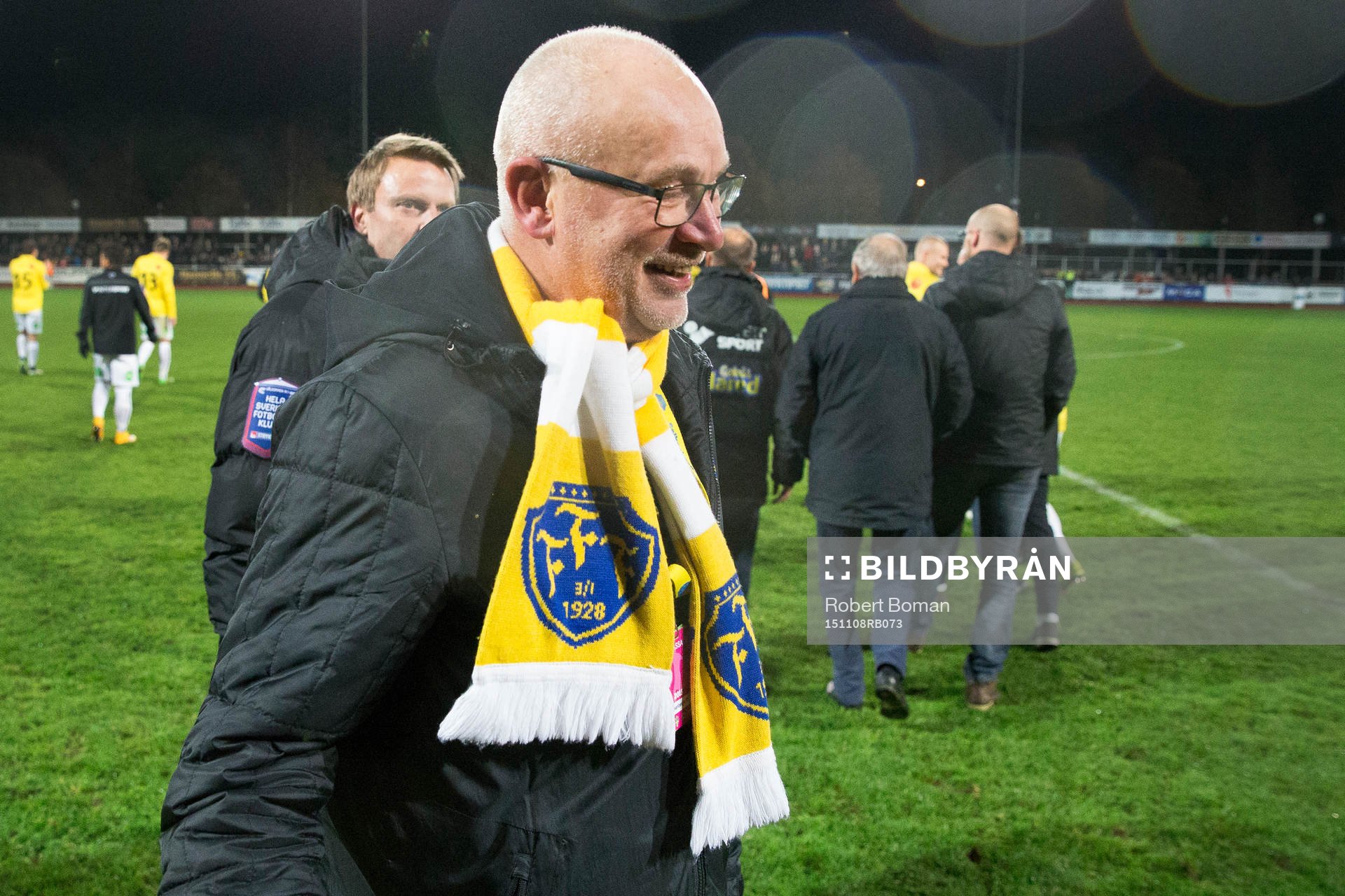 Falkenbergs sportchef Håkan Nilsson jublar