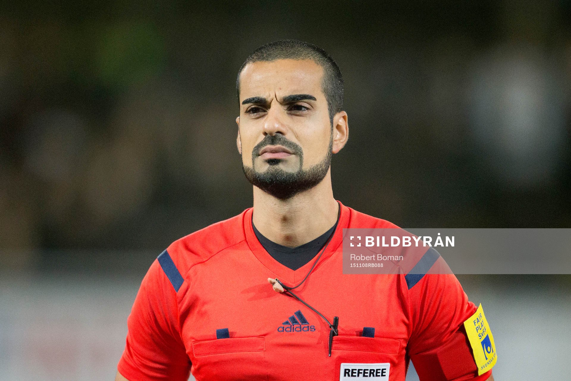 Domare Mohammed Al-Hakim före fotbollsmatchen och kval