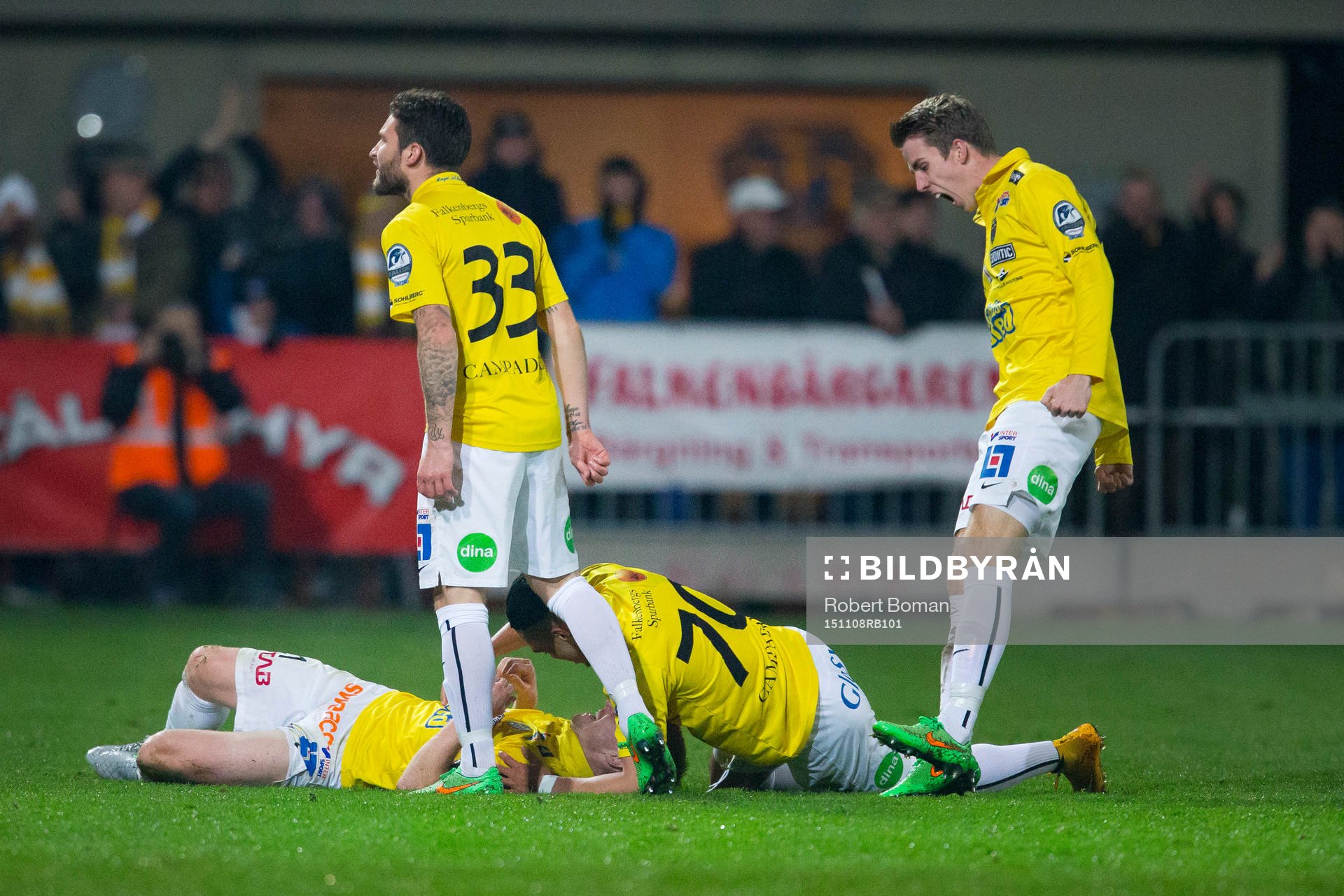 Falkenbergs spelare jublar