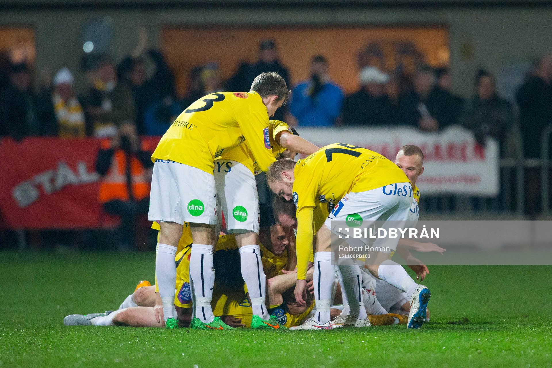 Falkenbergs spelare jublar