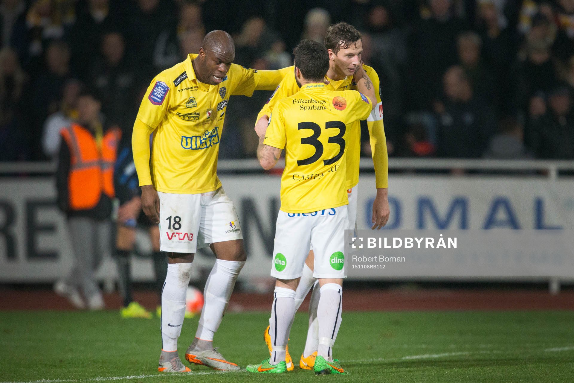 Falkenbergs Hakeem Araba och Tibor Joza och Gustaf Nilsson