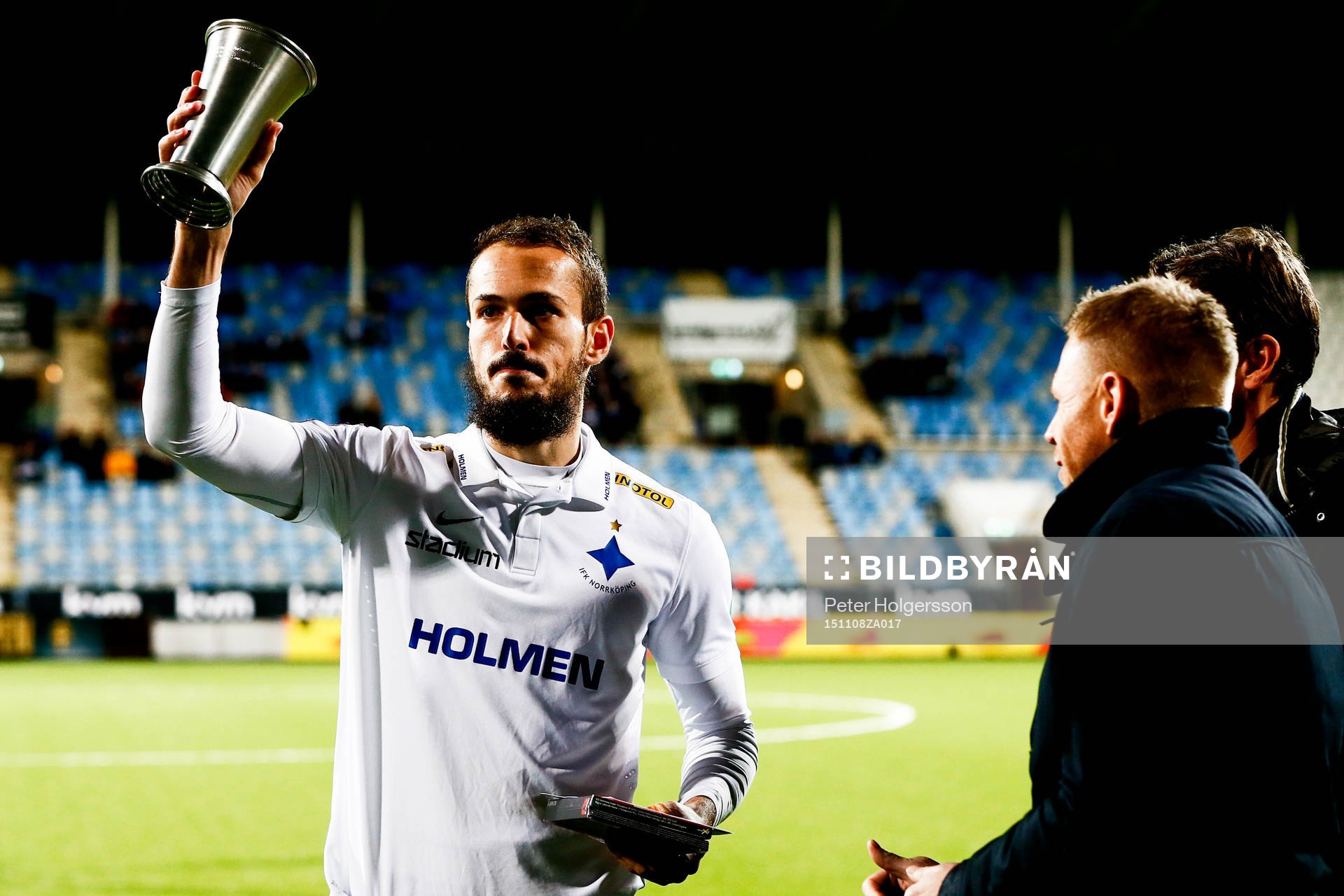 Norrköpings Emir Kujovic tar emot pris för Årets Spelare