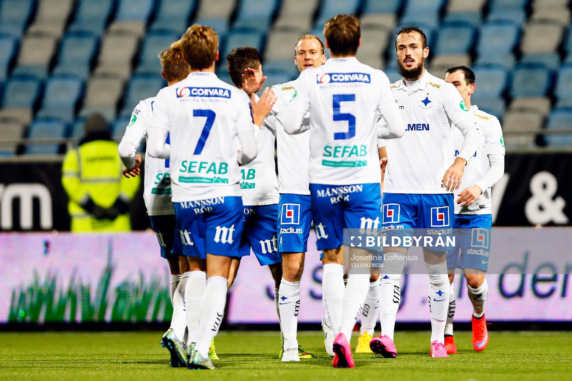Norrköpings Emir Kujovic firar efter 3-0 under fotbollsmatchen i Svenska Supercupen mellan Norrköping och IFK Göteborg den 8 november 2015 i Norrköping.