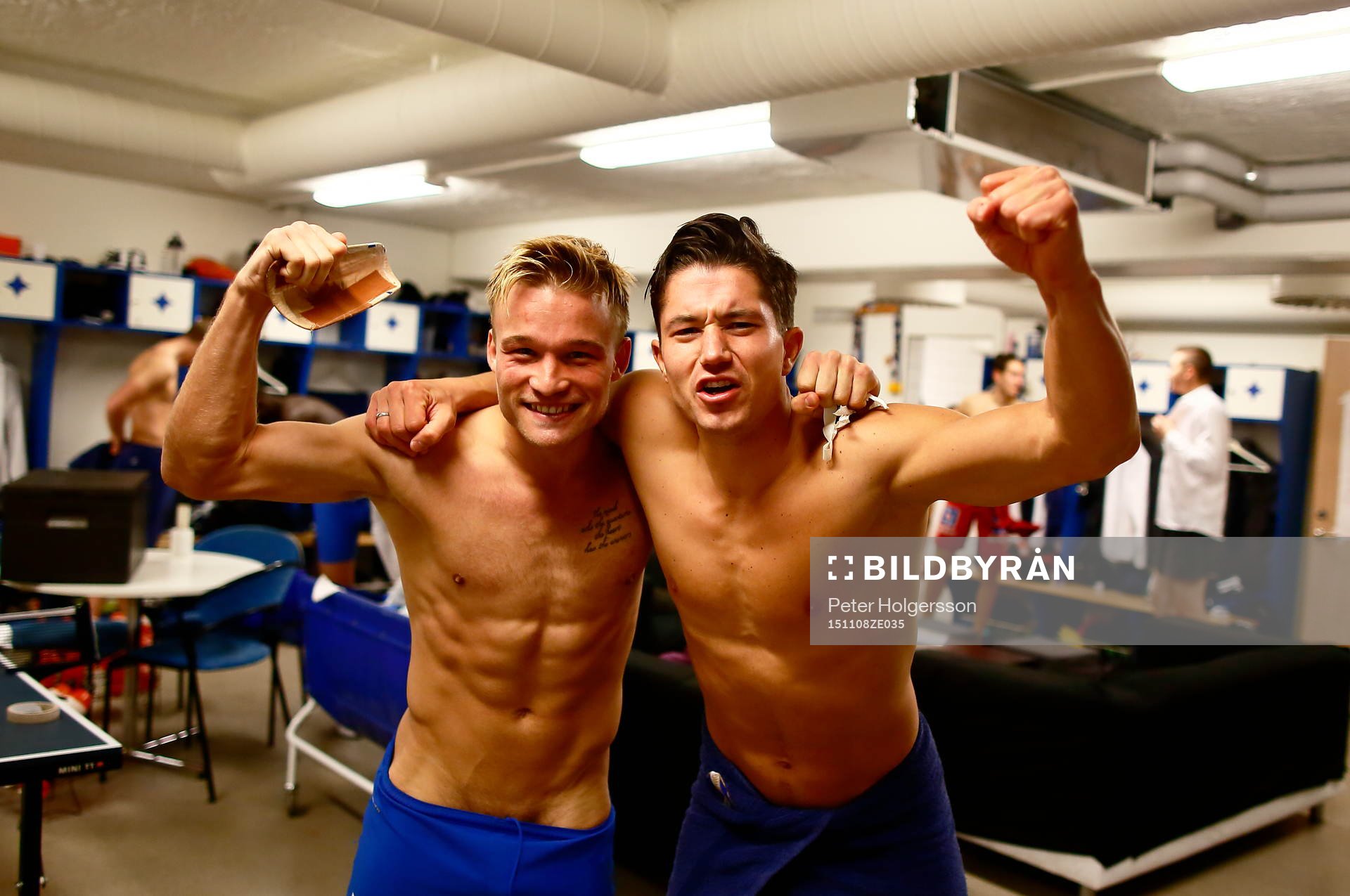 Norrköpings Nicklas Bärkroth och David Boo Wiklander i omklädningsrummet under fotbollsmatchen i Svenska Supercupen mellan Norrköping och IFK Göteborg den 8 november 2015 i Norrköping.