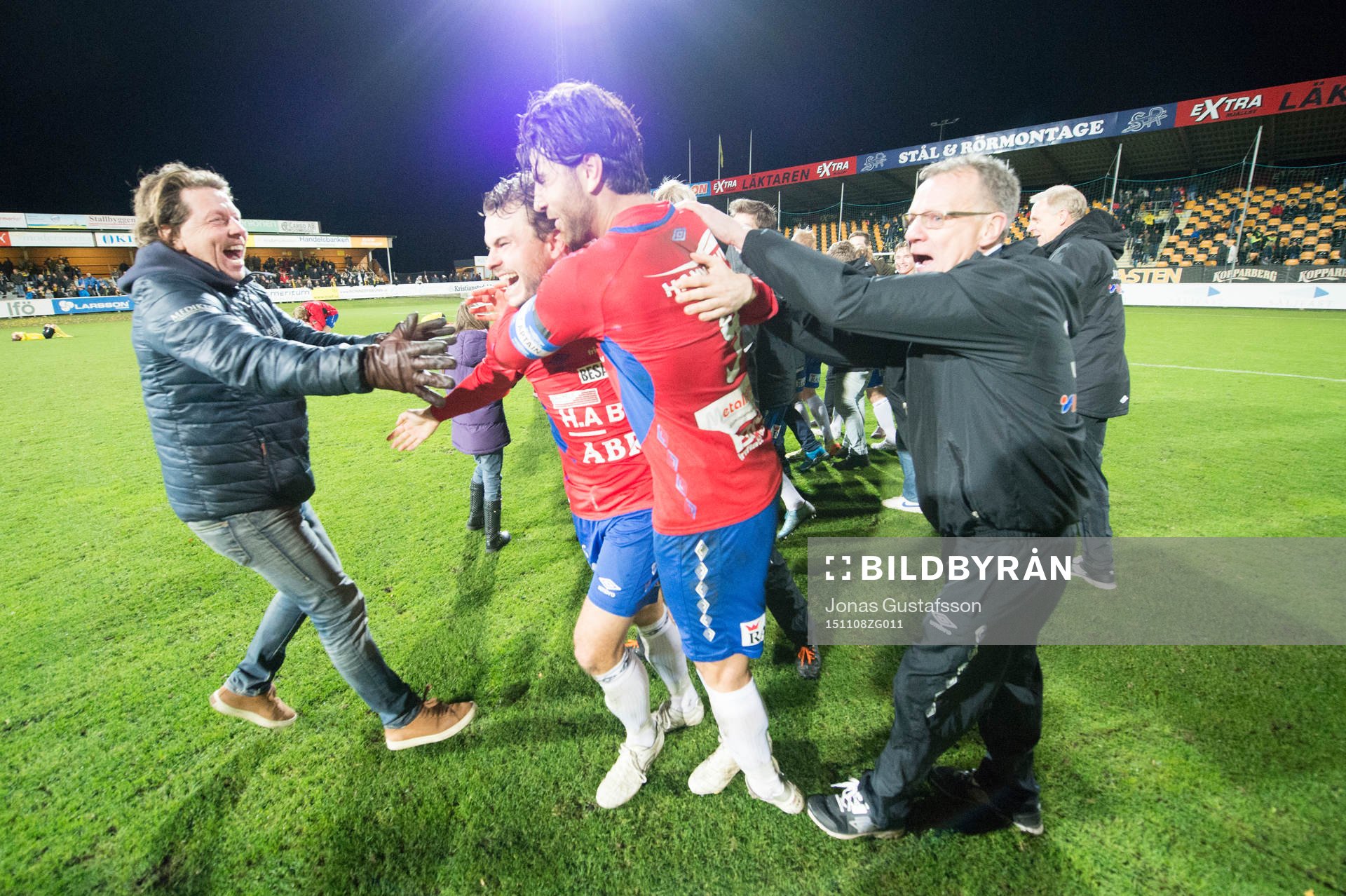 Örgrytes Hannes Sahlin och George Mourad jublar