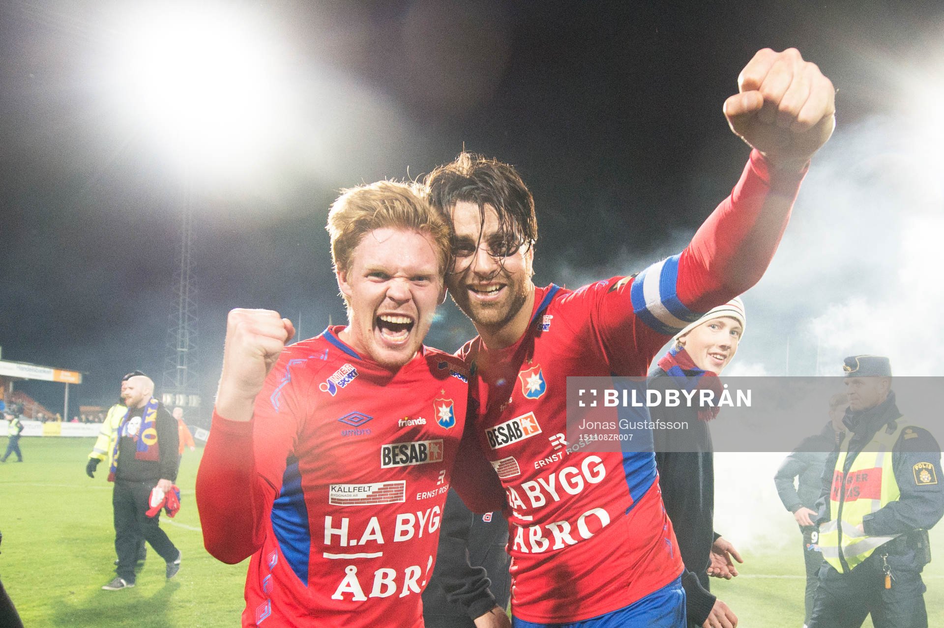 Örgrytes Anton Sandberg Magnusson  och George Mourad jublar