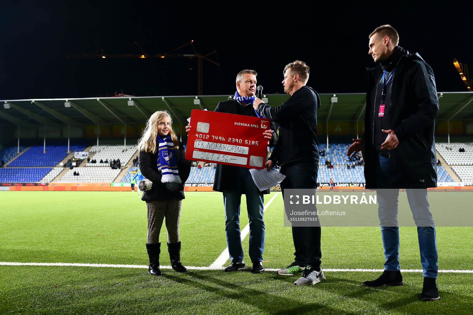 Norrköping tar emot check från Svenska Spel