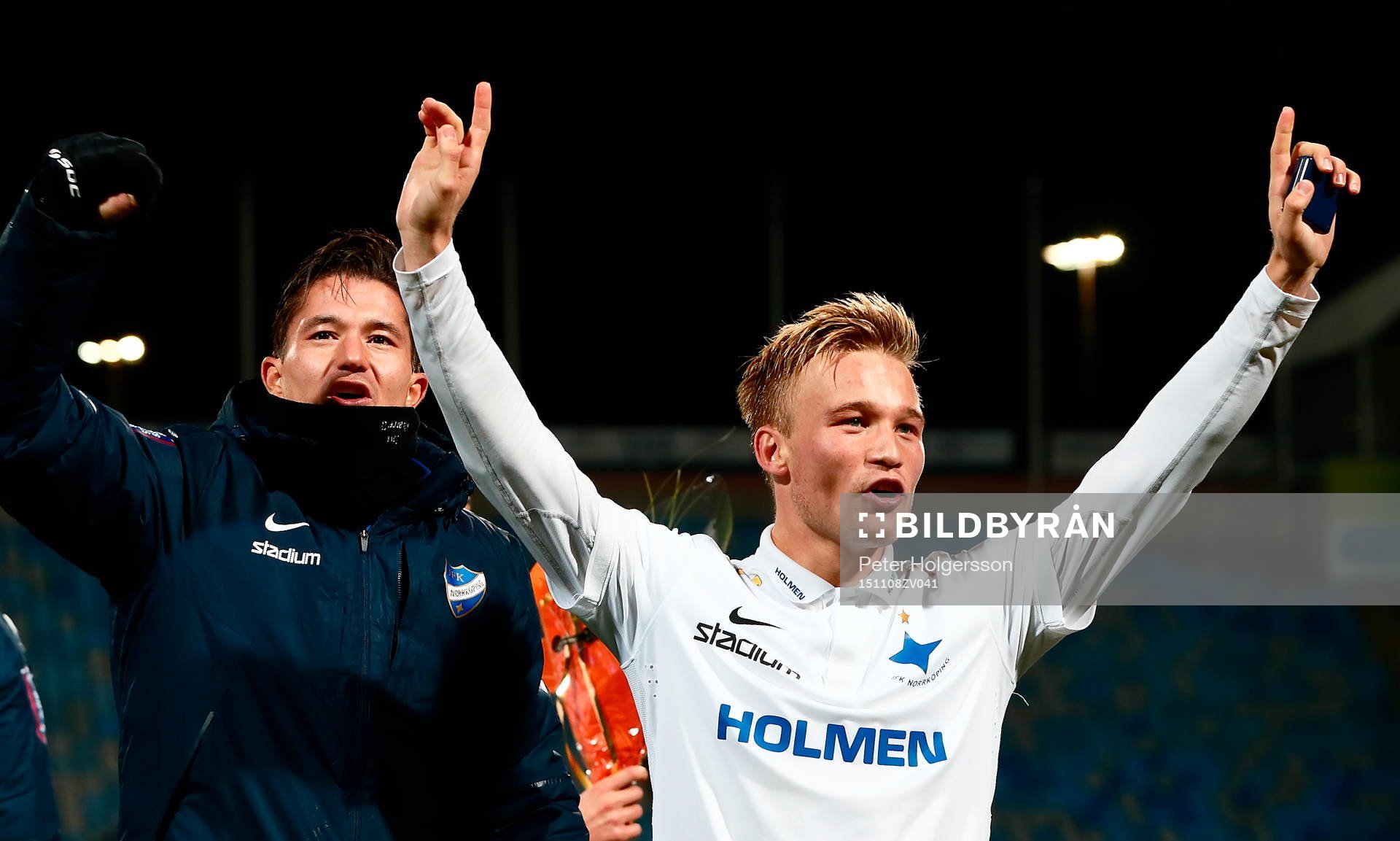 Norrköpings David Boo Wiklander och Nicklas Bärkroth under fotbollsmatchen i Svenska Supercupen mellan Norrköping och IFK Göteborg den 8 november 2015 i Norrköping.