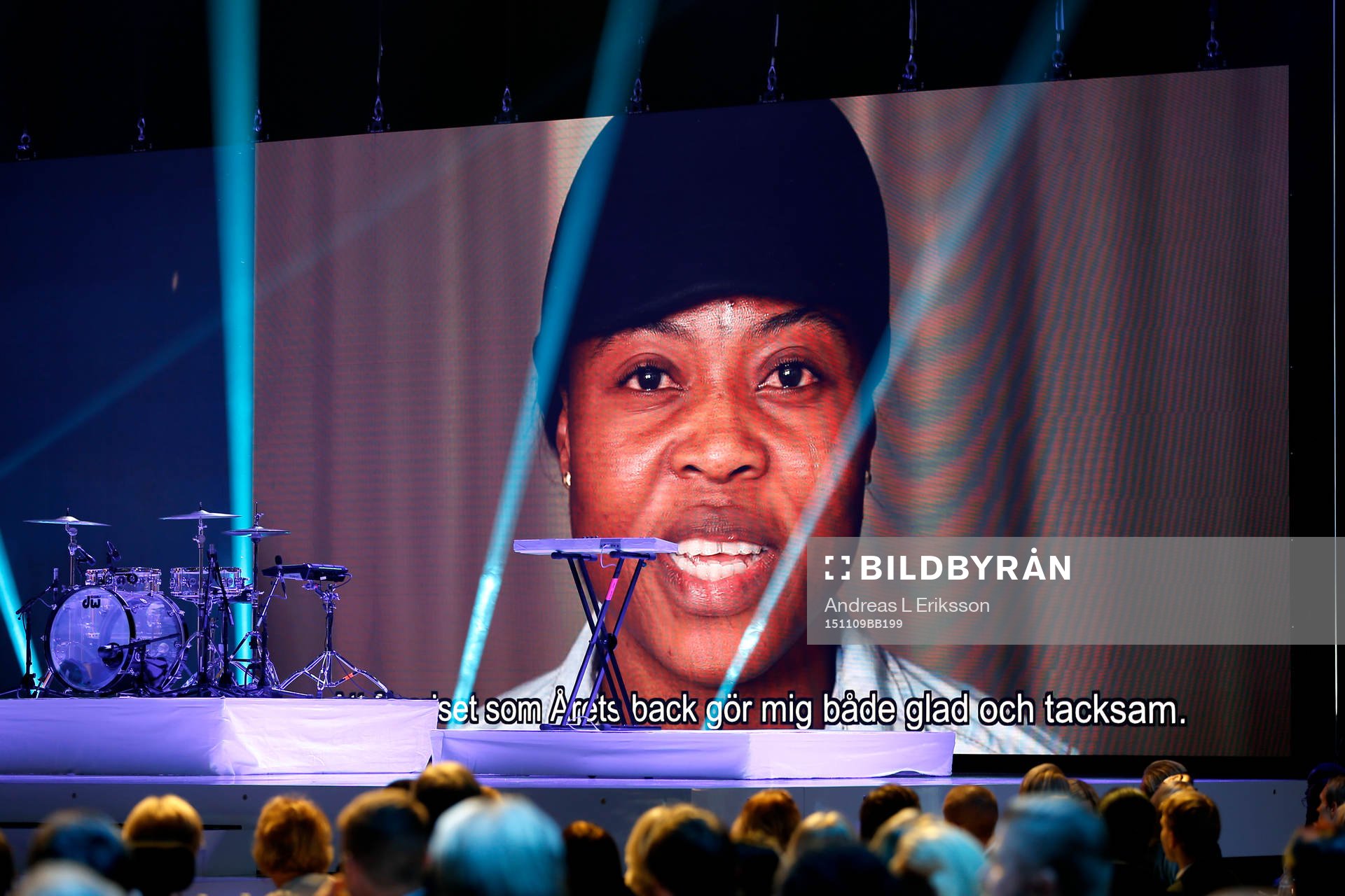 Faith Ikidi tilldelas priset Årets back och tackar via