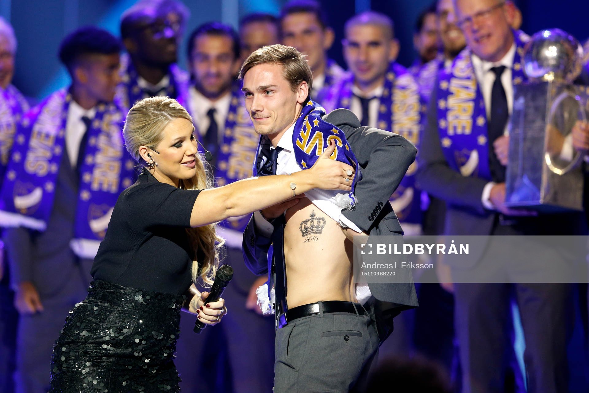 IFK Norrköpings Linus Wahlqvist visar sin tatuering