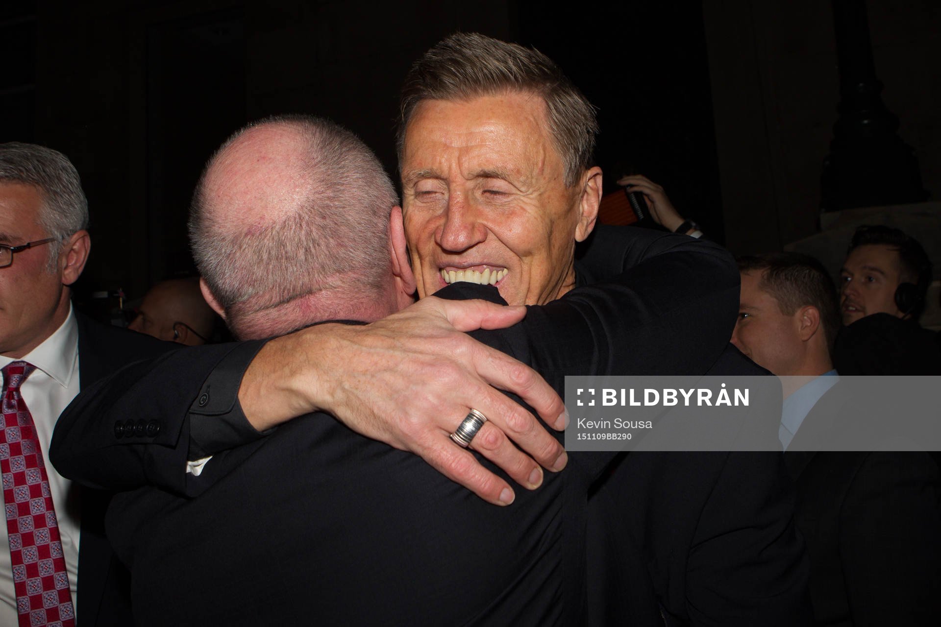 Borje Salming hugs Larry Tanenbaum